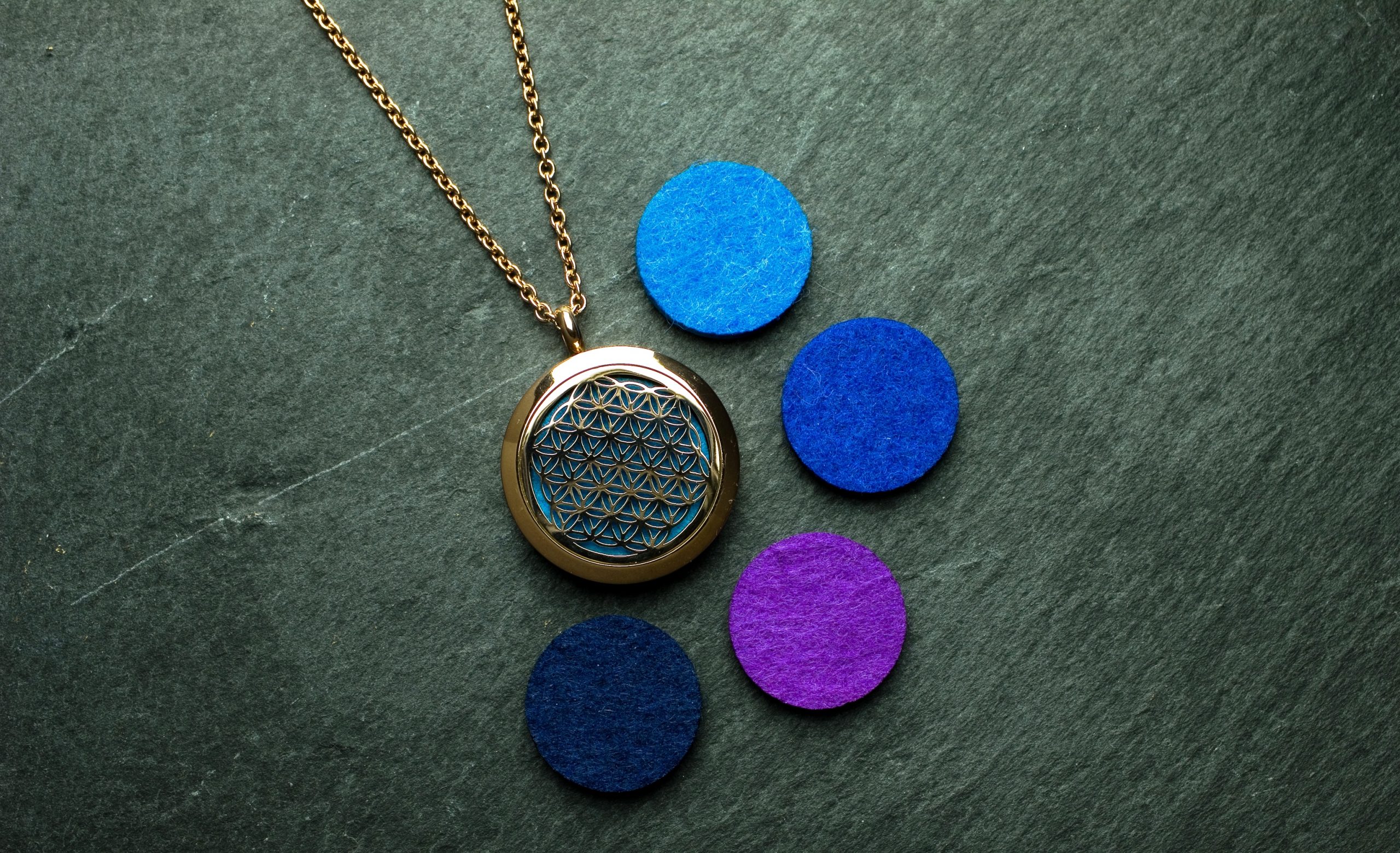 Anhänger, aroma, aromaschmuck, aromatherapie, ätherisches öl, ätherischesöl, duft, edelstahl, essential oil, essentialoil, Halskette, kette, young living, youngliving, silber, duftanhänger, duftschmuck, oillovers, joyofscent, corami