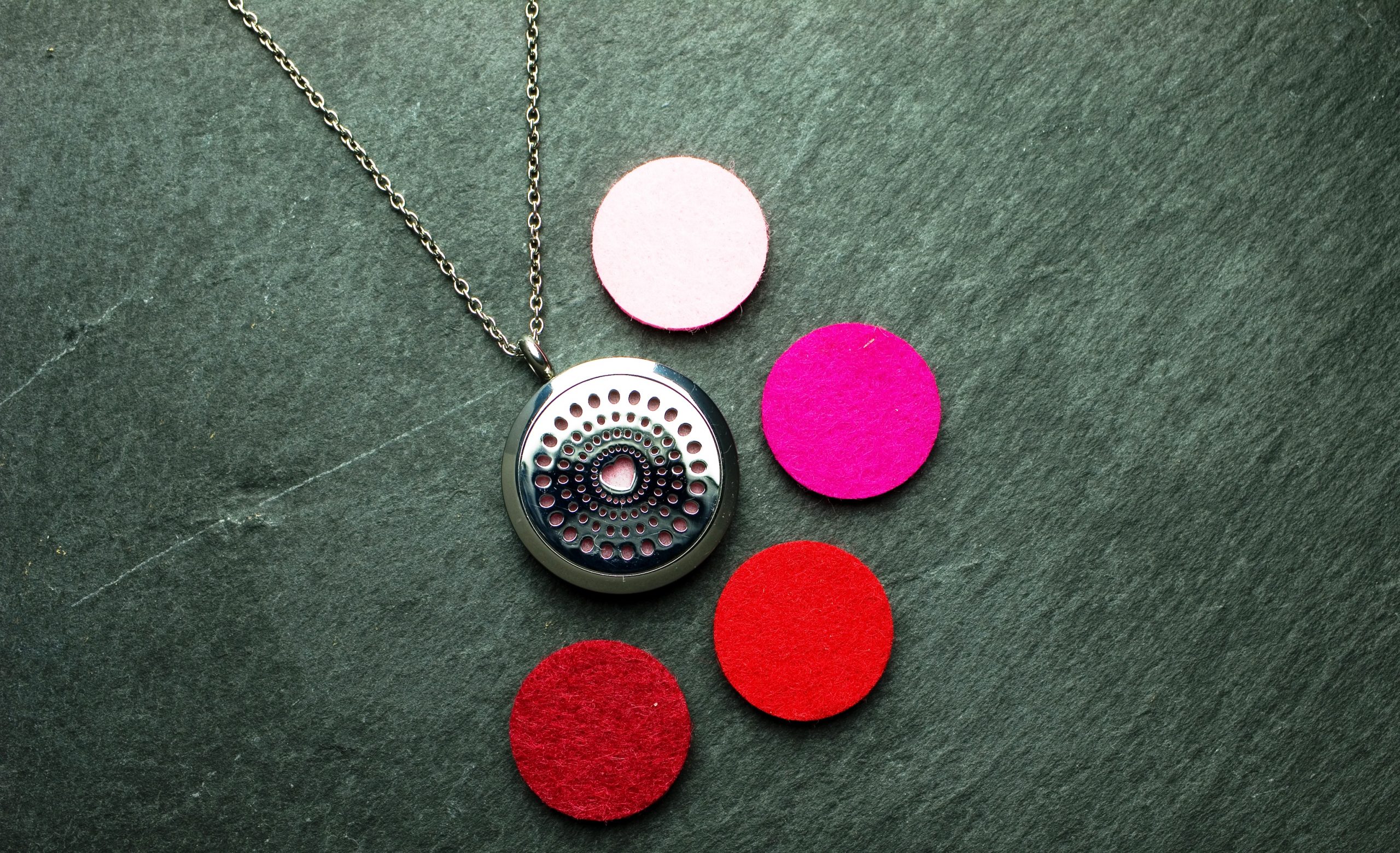 Anhänger, aroma, aromaschmuck, aromatherapie, ätherisches öl, ätherischesöl, duft, edelstahl, essential oil, essentialoil, Halskette, kette, young living, youngliving, silber, duftanhänger, duftschmuck, oillovers, joyofscent, corami