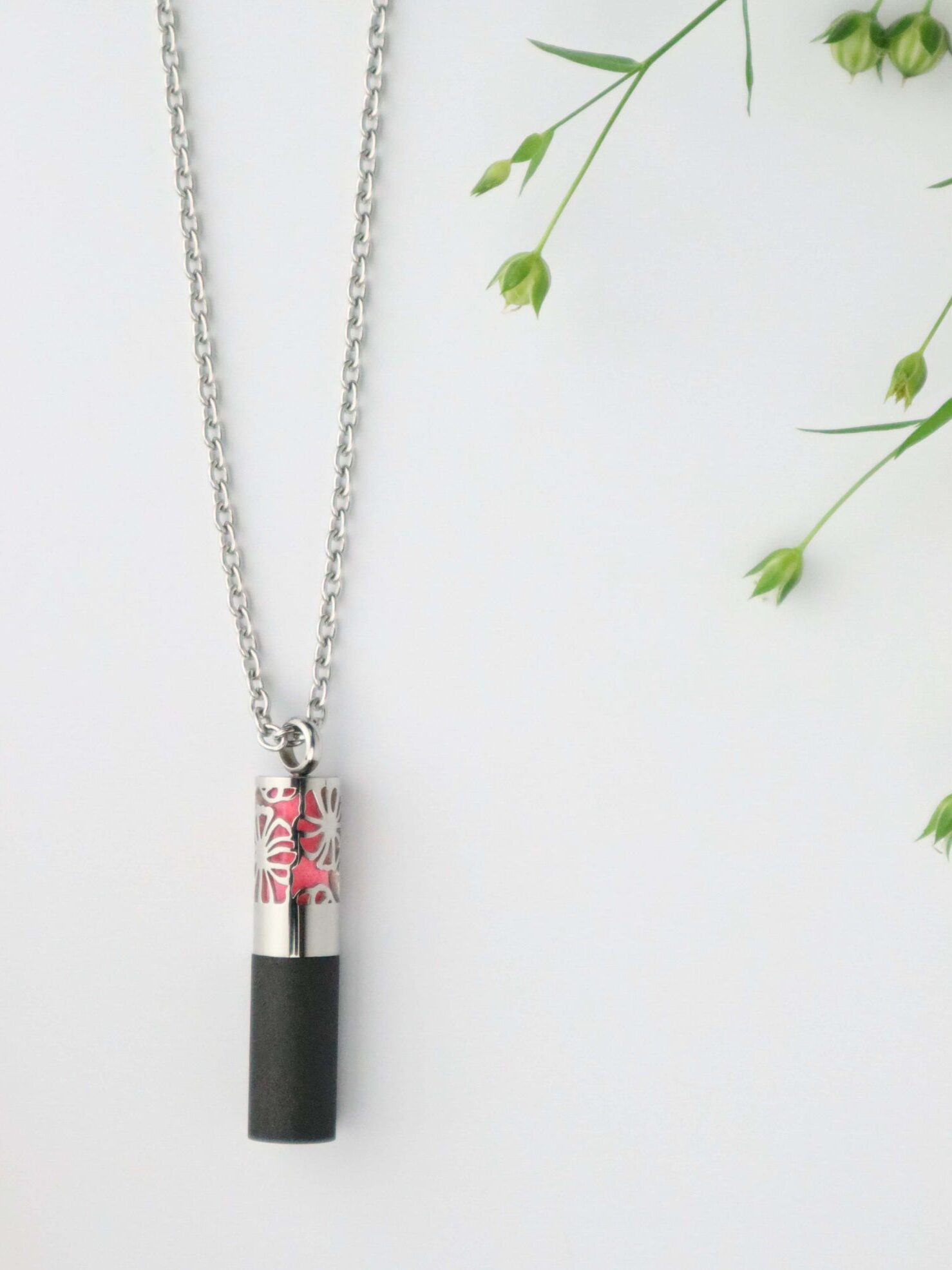 Bottle, Aromabottle, Fläschchen, Anhänger, aroma, aromaschmuck, aromatherapie, ätherisches öl, ätherischesöl, duft, edelstahl, essential oil, essentialoil, Halskette, kette, young living, youngliving, silber, duftanhänger, duftschmuck, oillovers, joyofscent, corami