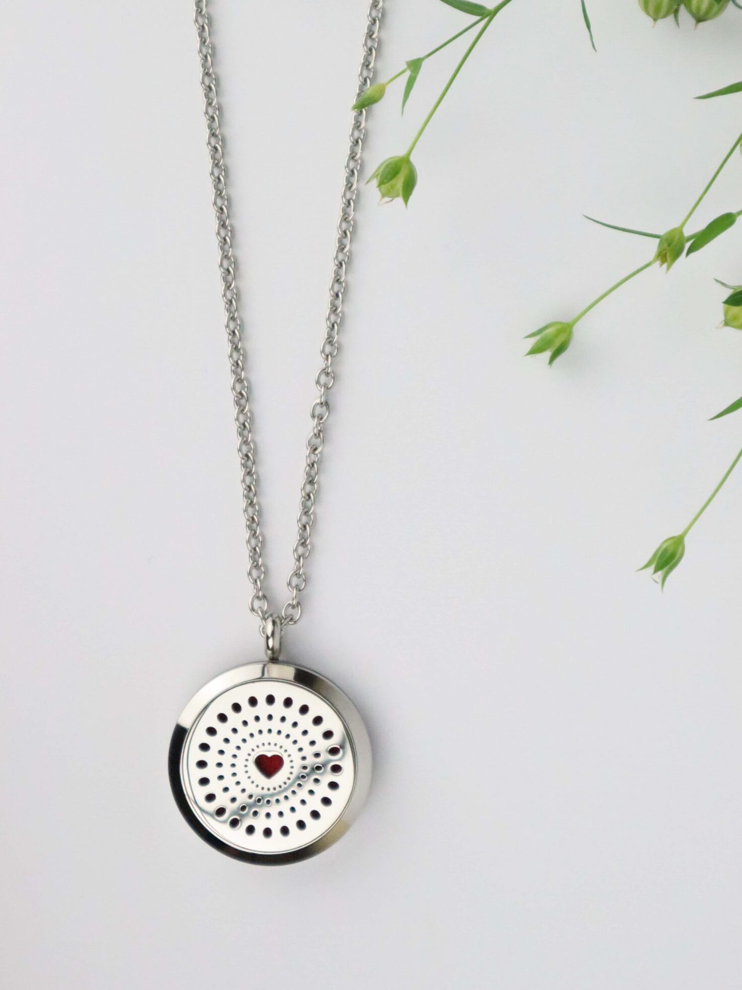 Anhänger, aroma, aromaschmuck, aromatherapie, ätherisches öl, ätherischesöl, duft, edelstahl, essential oil, essentialoil, Halskette, kette, young living, youngliving, silber, duftanhänger, duftschmuck, oillovers, joyofscent, corami, heart, love, herz, liebe, liebling