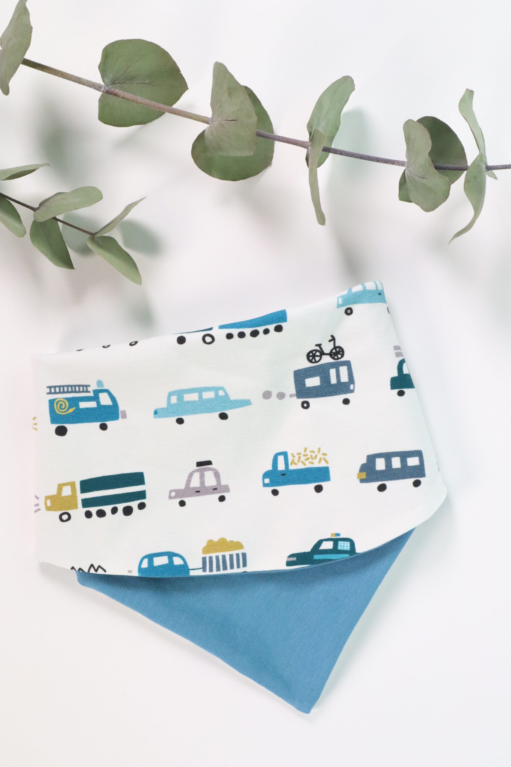 Latzerl, Tuch, Spucktuch, windel, baumwolle, genäht, handmade, handgenäht, handgemacht, spucktuch, latz, babylatz, auto, blau, jungs, kind, baby, fahrzeug, autos,