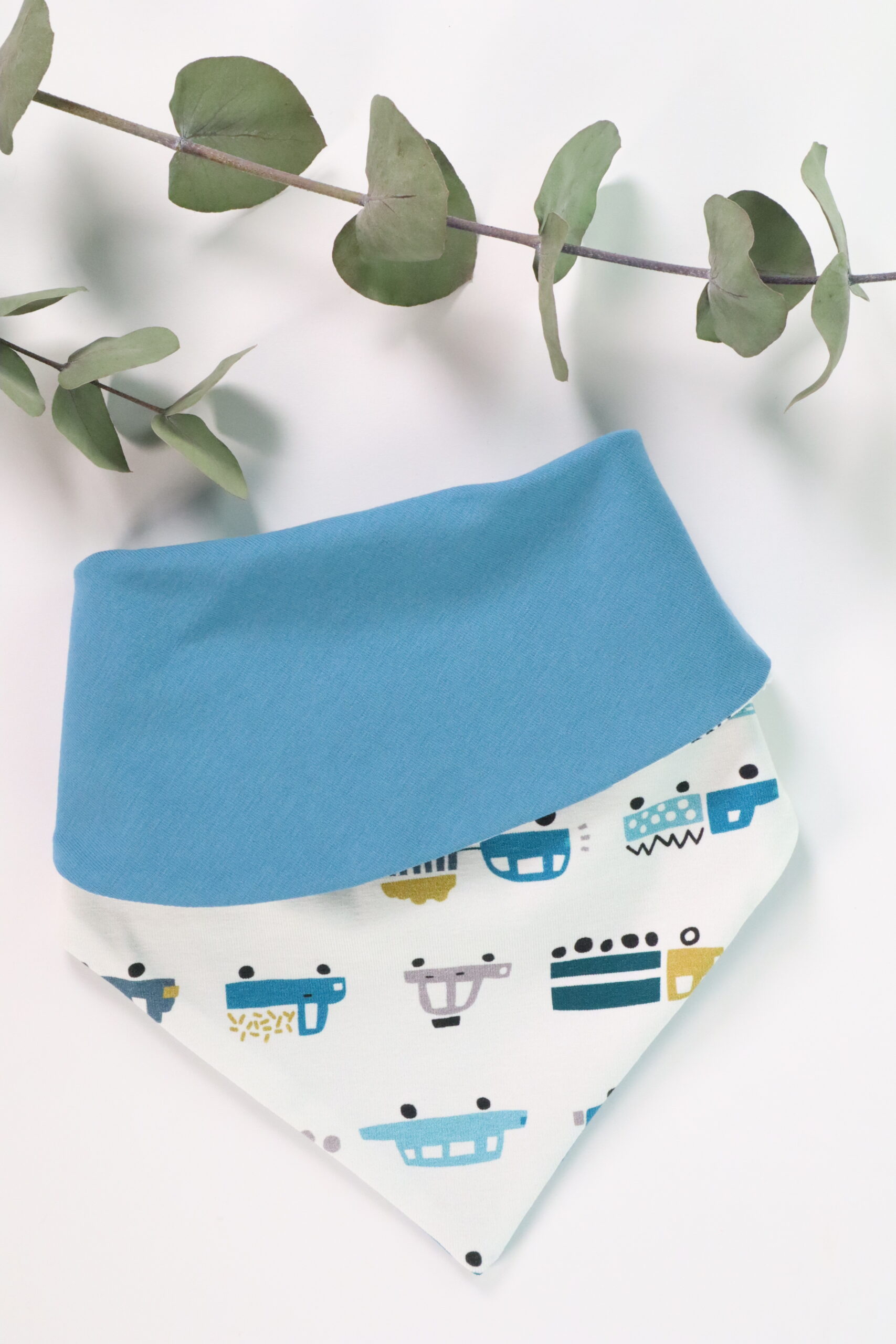 Latzerl, Tuch, Spucktuch, windel, baumwolle, genäht, handmade, handgenäht, handgemacht, spucktuch, latz, babylatz, auto, blau, jungs, kind, baby, fahrzeug, autos,