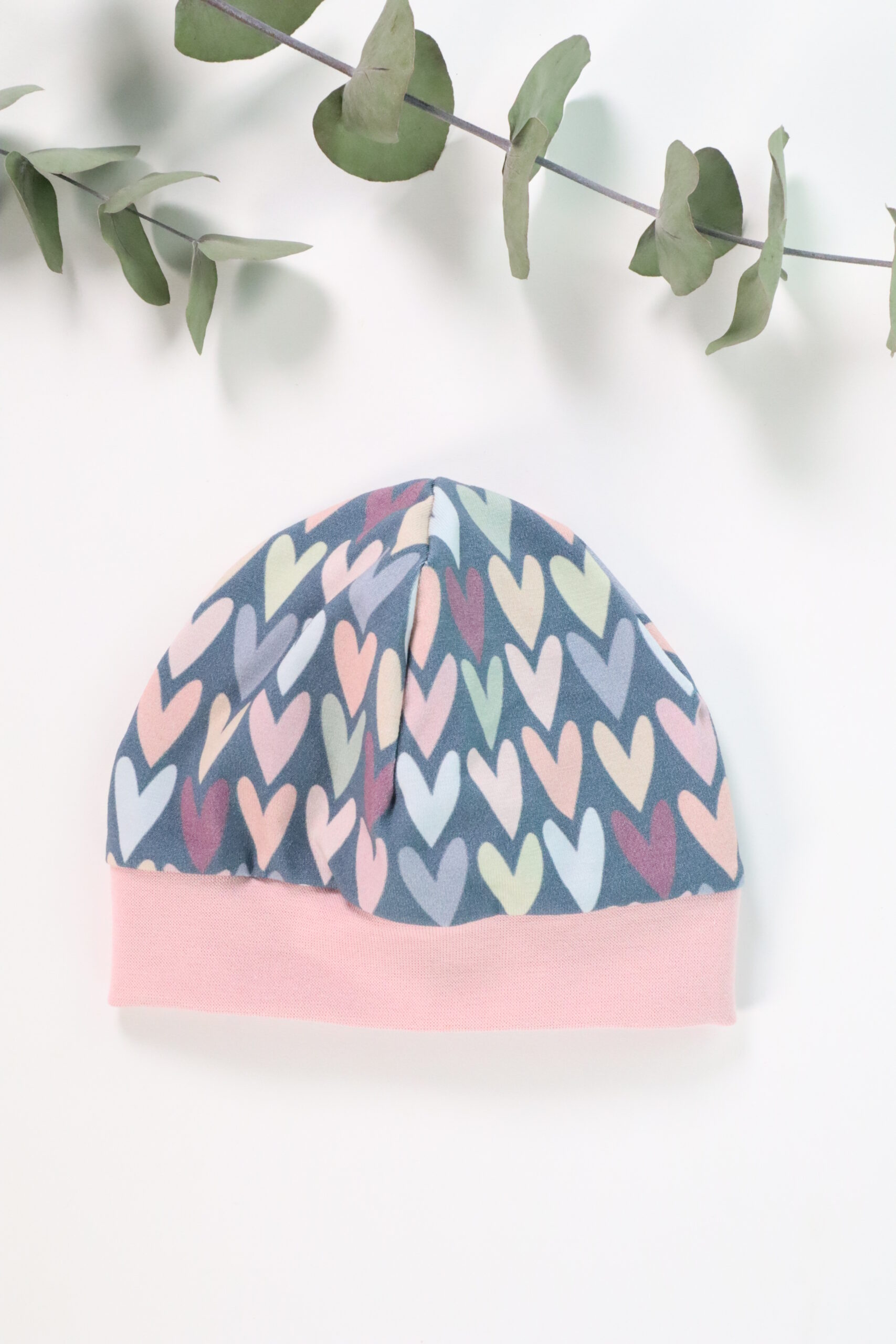 Haube, Baby, Babyhaube, geburt, klein, kind, bündchen, bündchenhaube, bund, bundhaube, hauben, handgenäht, gots, bio, stoff, handgenäht, rosa, lila, herz, herzen, herzerl, blau, bunt, mädchen, mädel, mädls