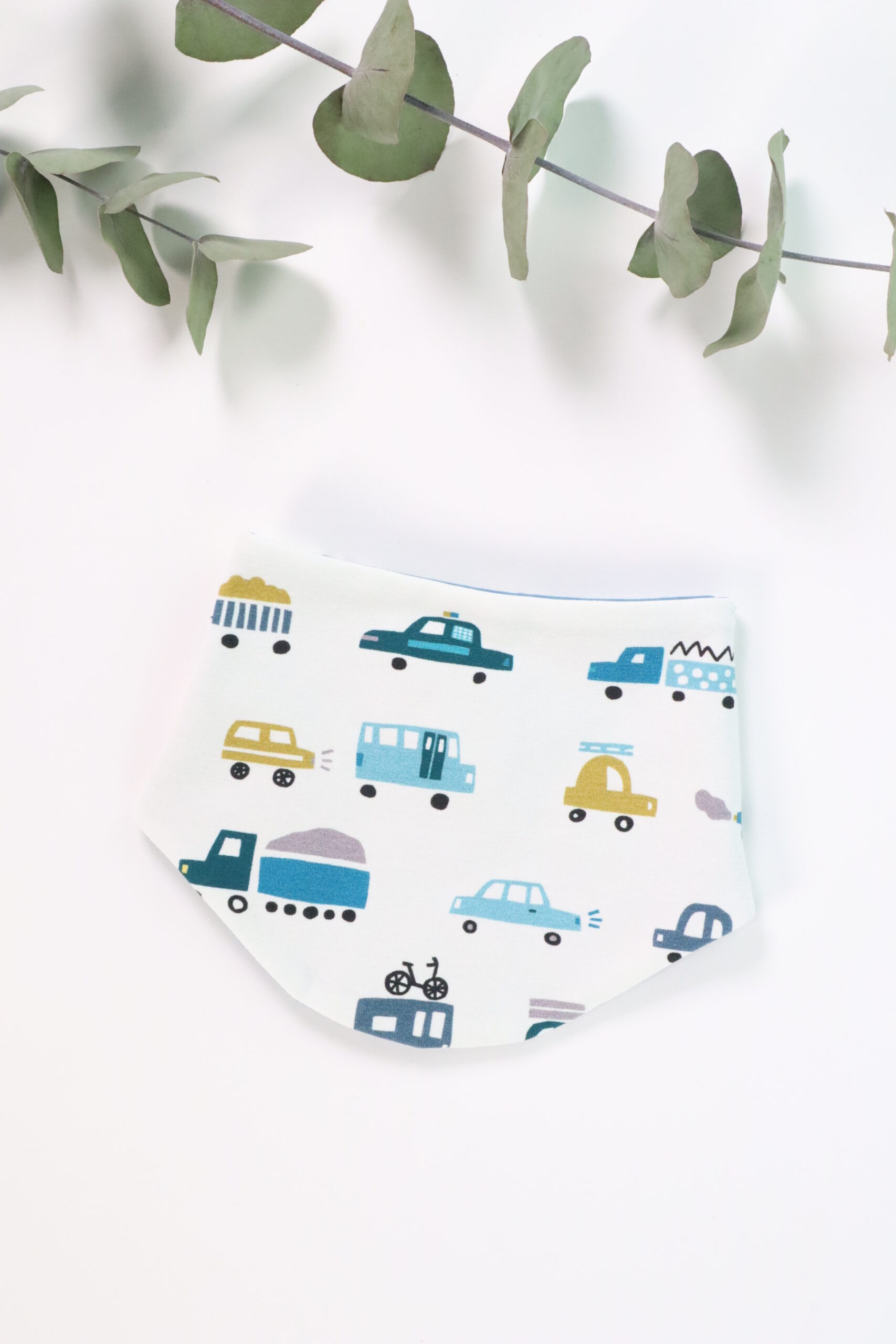 Latzerl, Tuch, Spucktuch, windel, baumwolle, genäht, handmade, handgenäht, handgemacht, spucktuch, latz, babylatz, auto, blau, jungs, kind, baby, fahrzeug, autos,