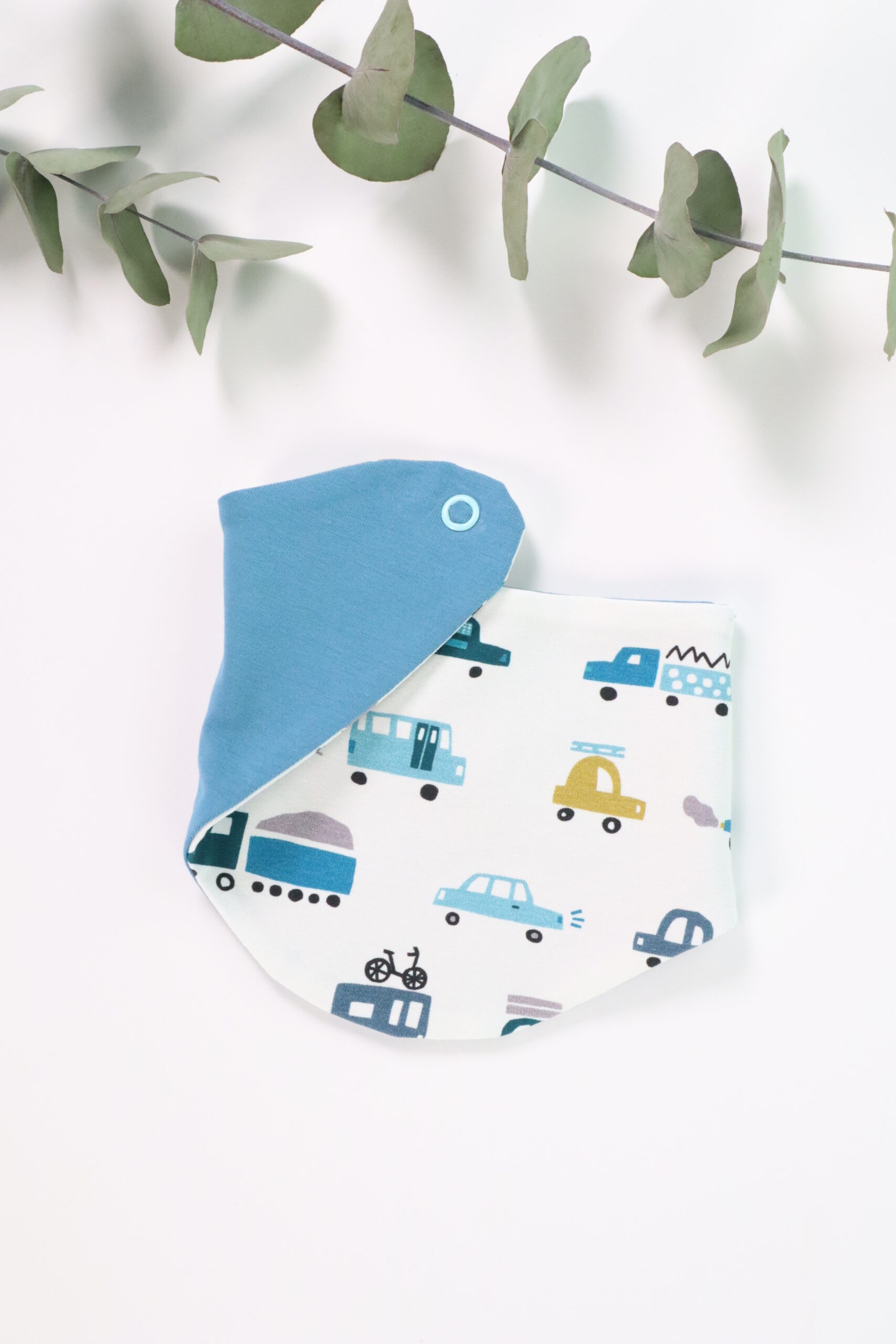 Latzerl, Tuch, Spucktuch, windel, baumwolle, genäht, handmade, handgenäht, handgemacht, spucktuch, latz, babylatz, auto, blau, jungs, kind, baby, fahrzeug, autos,