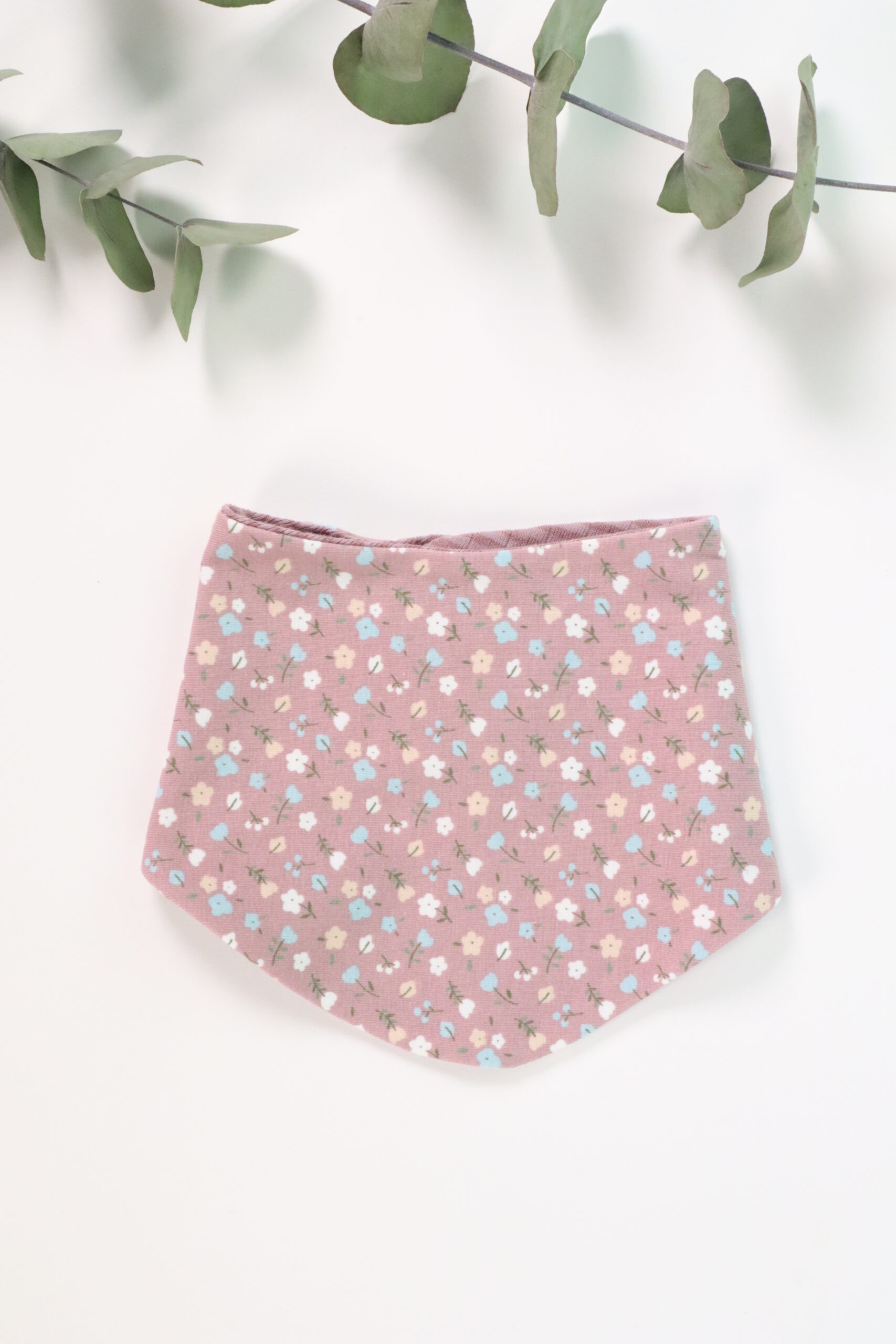 Latzerl, Tuch, Spucktuch, windel, baumwolle, genäht, handmade, handgenäht, handgemacht, spucktuch, latz, babylatz, jungs, kind, baby, Herz, herzen, herzig, herzerl, lila, rosa, pastell, set, baby set, blume, blümchen, blüte