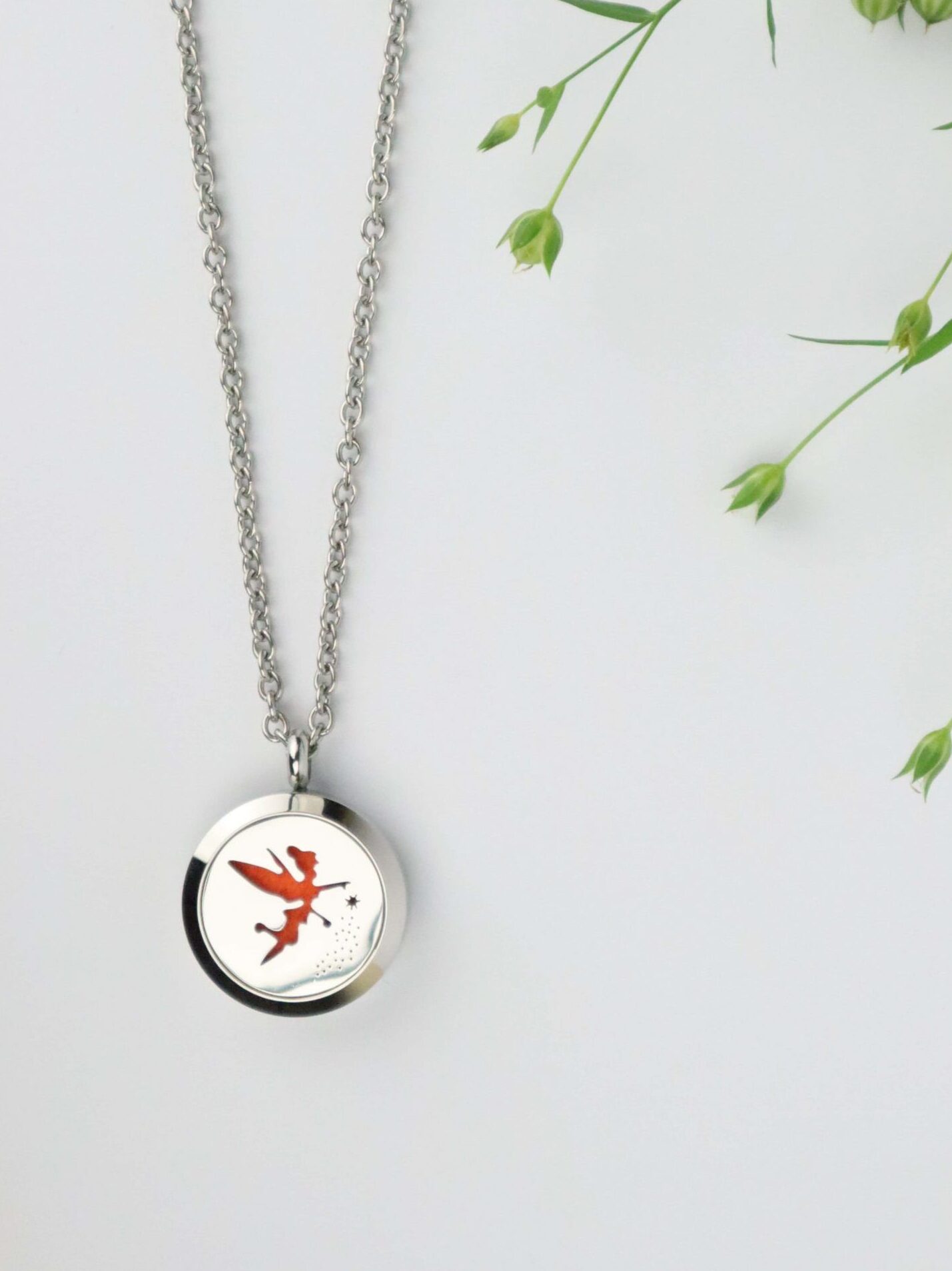 Fairy, Fee, Glitzer, Tinkerbell, Wunsch, Magie, Anhänger, aroma, aromaschmuck, aromatherapie, ätherisches öl, ätherischesöl, duft, edelstahl, essential oil, essentialoil, Halskette, kette, young living, youngliving, silber, duftanhänger, duftschmuck, oillovers, joyofscent, corami