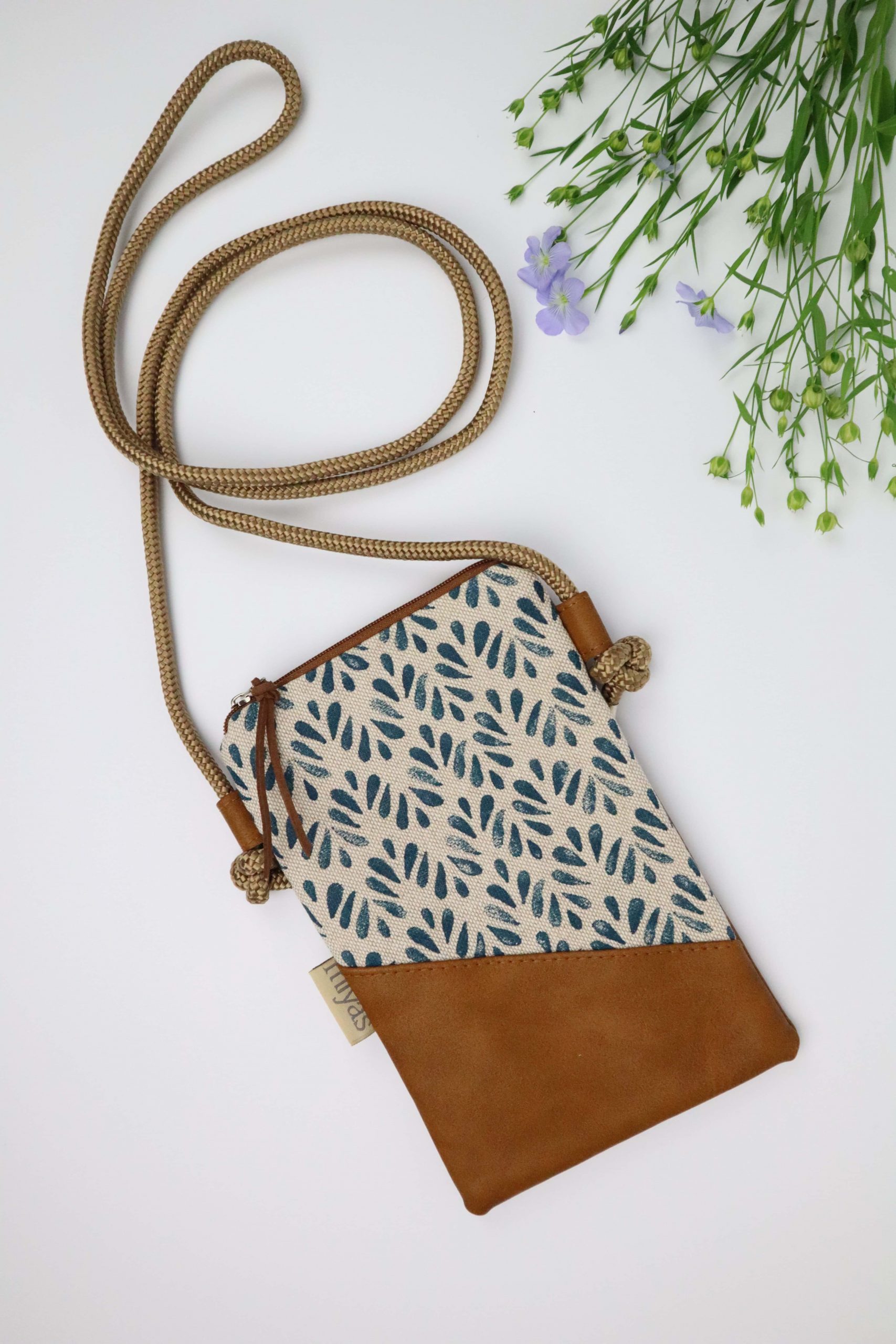 Kordel, Liese, blau, petrolblau, Tröpfchenmuster, Kunstleder, braun, tabakbraun, Tasche, Handytasche, Handy, Umhängetasche