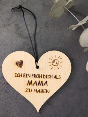 Mama, Muttertag, Herz, Holz, Zirbe, Zirbenholz, deko, geschenk, schenken, liebe, herzerl, herzig, holz, holzherz, anhänger, geschenkanhänger, geschenke, deko, dekoanhänger