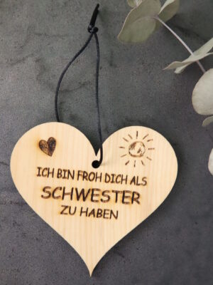 Mama, Muttertag, Herz, Holz, Zirbe, Zirbenholz, deko, geschenk, schenken, liebe, herzerl, herzig, holz, holzherz, anhänger, geschenkanhänger, geschenke, deko, dekoanhänger