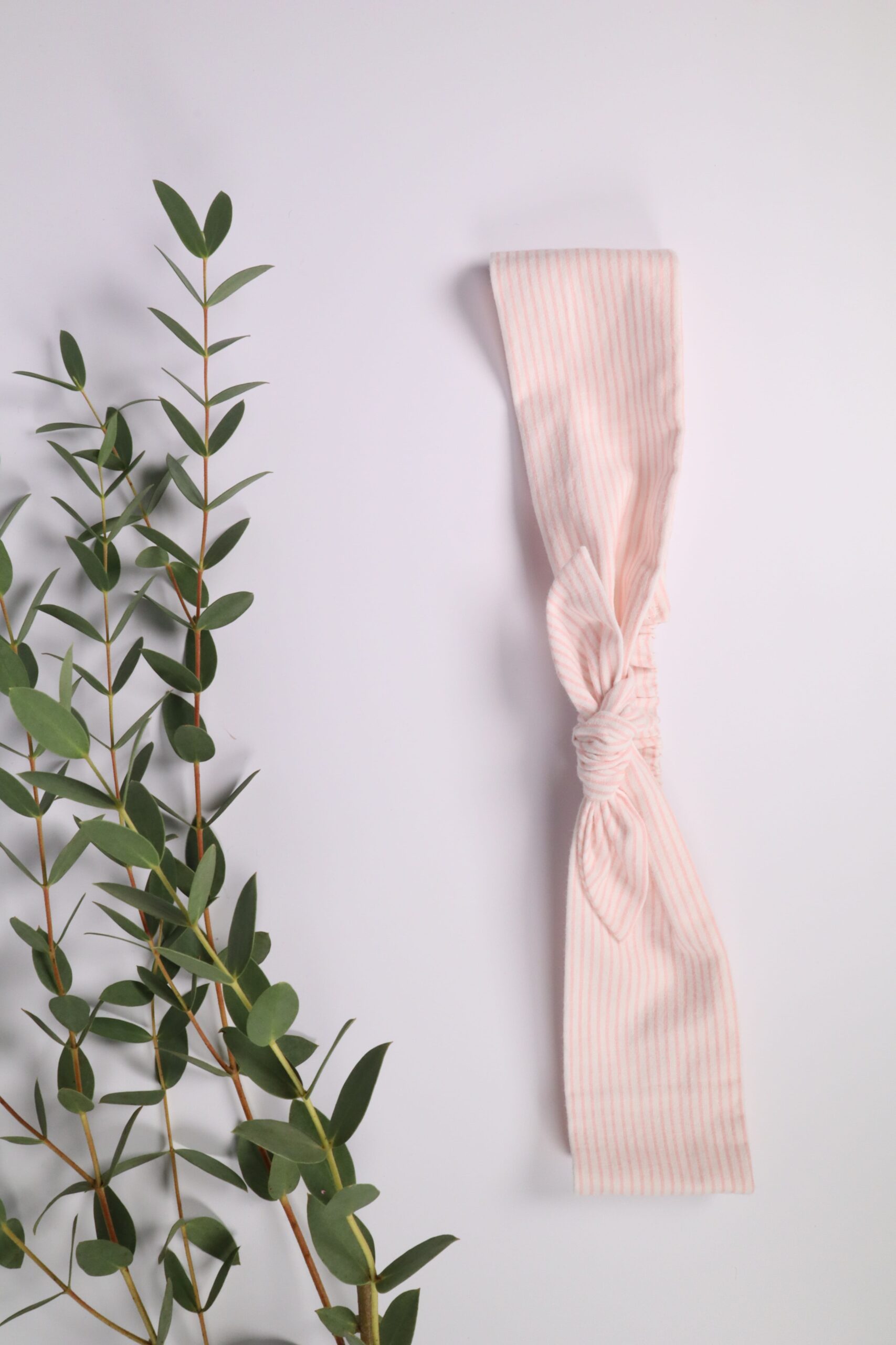 Haarband, Stirnband, schmal, Haare, Haaraccessoires, Accessoires, Frisur, Turban, Masche, Mascherl, Knoten, Knopf, Schleife, Trend, modern, streifen, gestreift, hellrosa, rosa, pastell