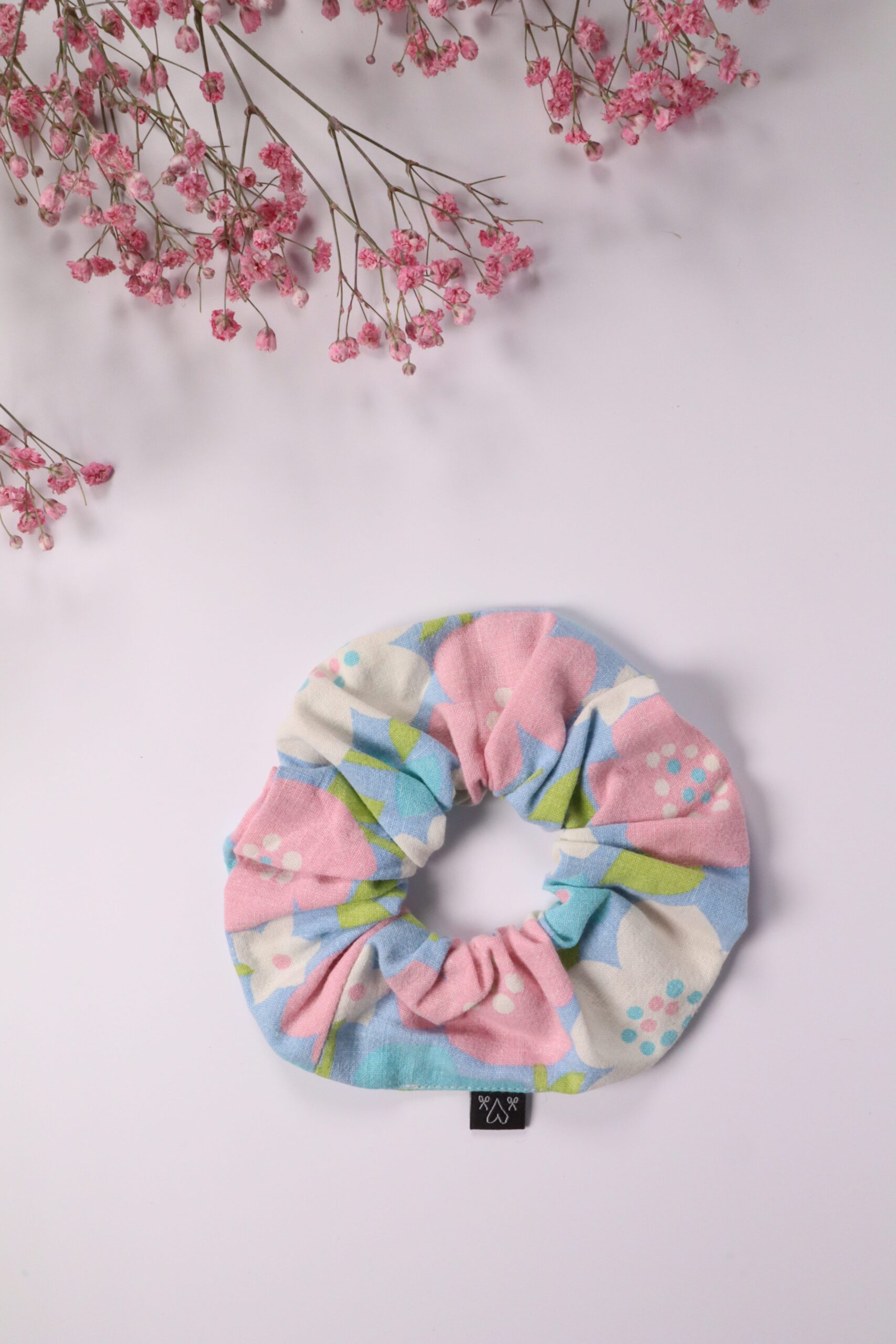 Scrunchie, Zopfgummi, Haargummi, Haarband, Accessoires, Haare, Haaraccessoires, Trend, Haartrend, Zopf, Pferdeschwanz, Frisur, rosa, blau