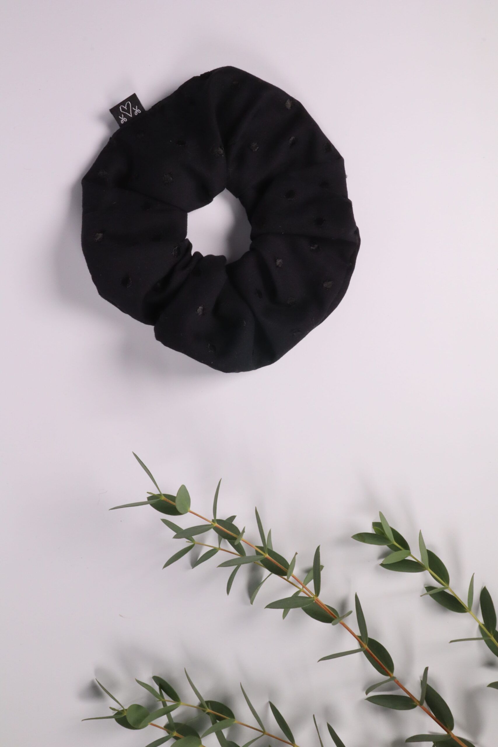 Scrunchie, Zopfgummi, Haargummi, Haarband, Accessoires, Haare, Haaraccessoires, Trend, Haartrend, Zopf, Pferdeschwanz, Frisur, schwarz, punkte