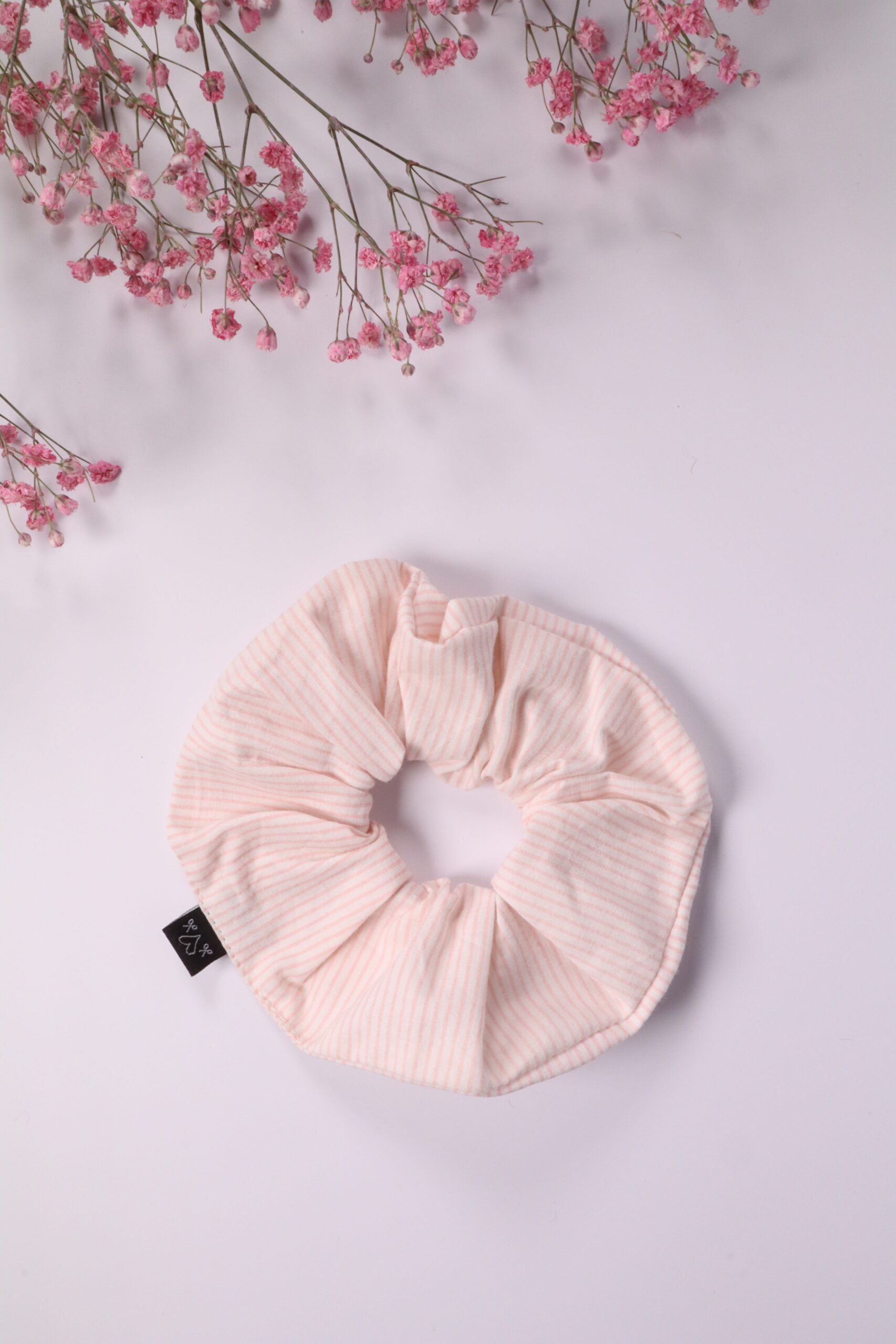 Scrunchie, Zopfgummi, Haargummi, Haarband, Accessoires, Haare, Haaraccessoires, Trend, Haartrend, Zopf, Pferdeschwanz, Frisur, rosa, weiß, streifen, gestreift