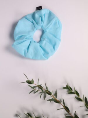 Scrunchie, Zopfgummi, Haargummi, Haarband, Accessoires, Haare, Haaraccessoires, Trend, Haartrend, Zopf, Pferdeschwanz, Frisur, türkis, blau, hellblau,