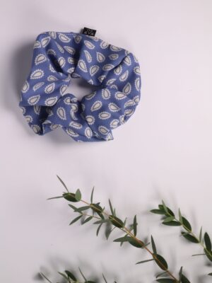 Scrunchie, Zopfgummi, Haargummi, Haarband, Accessoires, Haare, Haaraccessoires, Trend, Haartrend, Zopf, Pferdeschwanz, Frisur, blau, weiß, floral, filigran, paisley, paisly, paislie