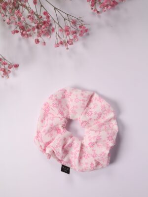 Scrunchie, Zopfgummi, Haargummi, Haarband, Accessoires, Haare, Haaraccessoires, Trend, Haartrend, Zopf, Pferdeschwanz, Frisur, rosa, weiß