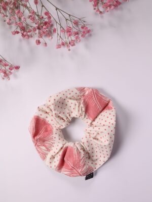 Scrunchie, Zopfgummi, Haargummi, Haarband, Accessoires, Haare, Haaraccessoires, Trend, Haartrend, Zopf, Pferdeschwanz, Frisur, rot, rosa, pfirsich, punkte, punkt, feder, natur, nude