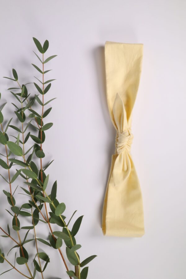 Haarband, Stirnband, schmal, Haare, Haaraccessoires, Accessoires, Frisur, Turban, Masche, Mascherl, Knoten, Knopf, Schleife, Trend, modern, elegant, gelb, pastell, hellgelb, honig, goniggelb