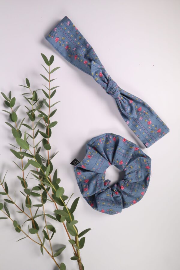 Haarband, Stirnband, schmal, Haare, Haaraccessoires, Accessoires, Frisur, Turban, Masche, Mascherl, Knoten, Knopf, Schleife, Trend, modern, blau, dirndl, tracht, blume, blüte, filigran