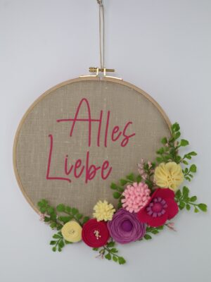 Kranz, deko, filz, blume, alles liebe, blüte, pink, rosa, gelb, lila, rahmen, stick, stickrahmen, plott, schrift, geschenk, geschenkidee, danke, geburtstag, hänger, türhänger, türkranz, filzblume