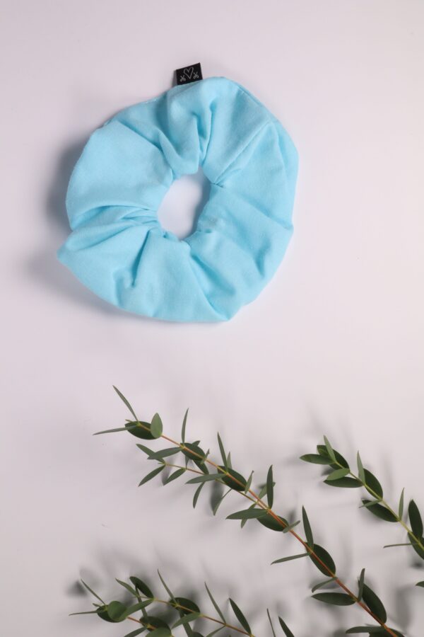 Scrunchie, Zopfgummi, Haargummi, Haarband, Accessoires, Haare, Haaraccessoires, Trend, Haartrend, Zopf, Pferdeschwanz, Frisur, türkis, blau, hellblau,