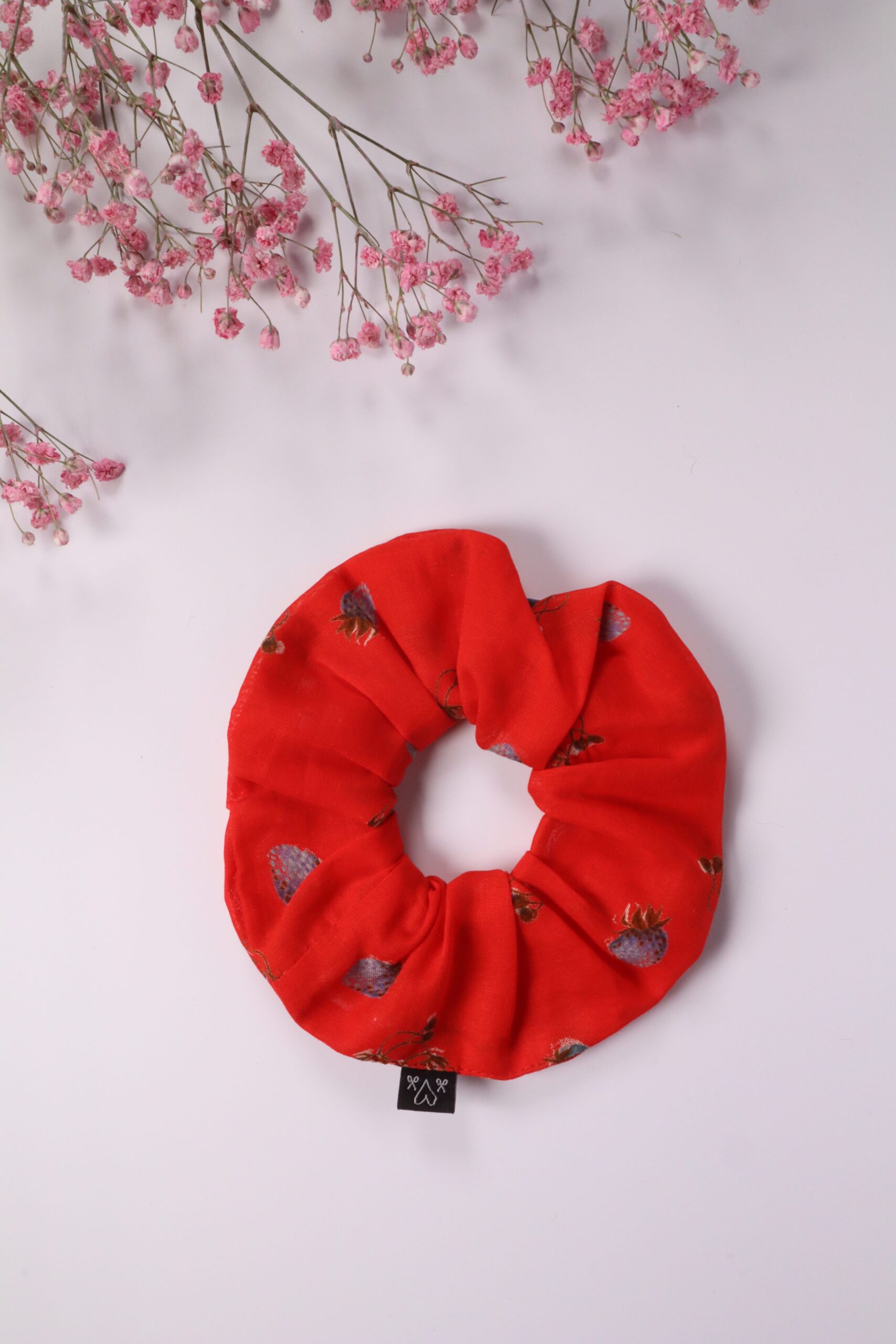 Scrunchie, Zopfgummi, Haargummi, Haarband, Accessoires, Haare, Haaraccessoires, Trend, Haartrend, Zopf, Pferdeschwanz, Frisur, rot, erdbeeren, blau