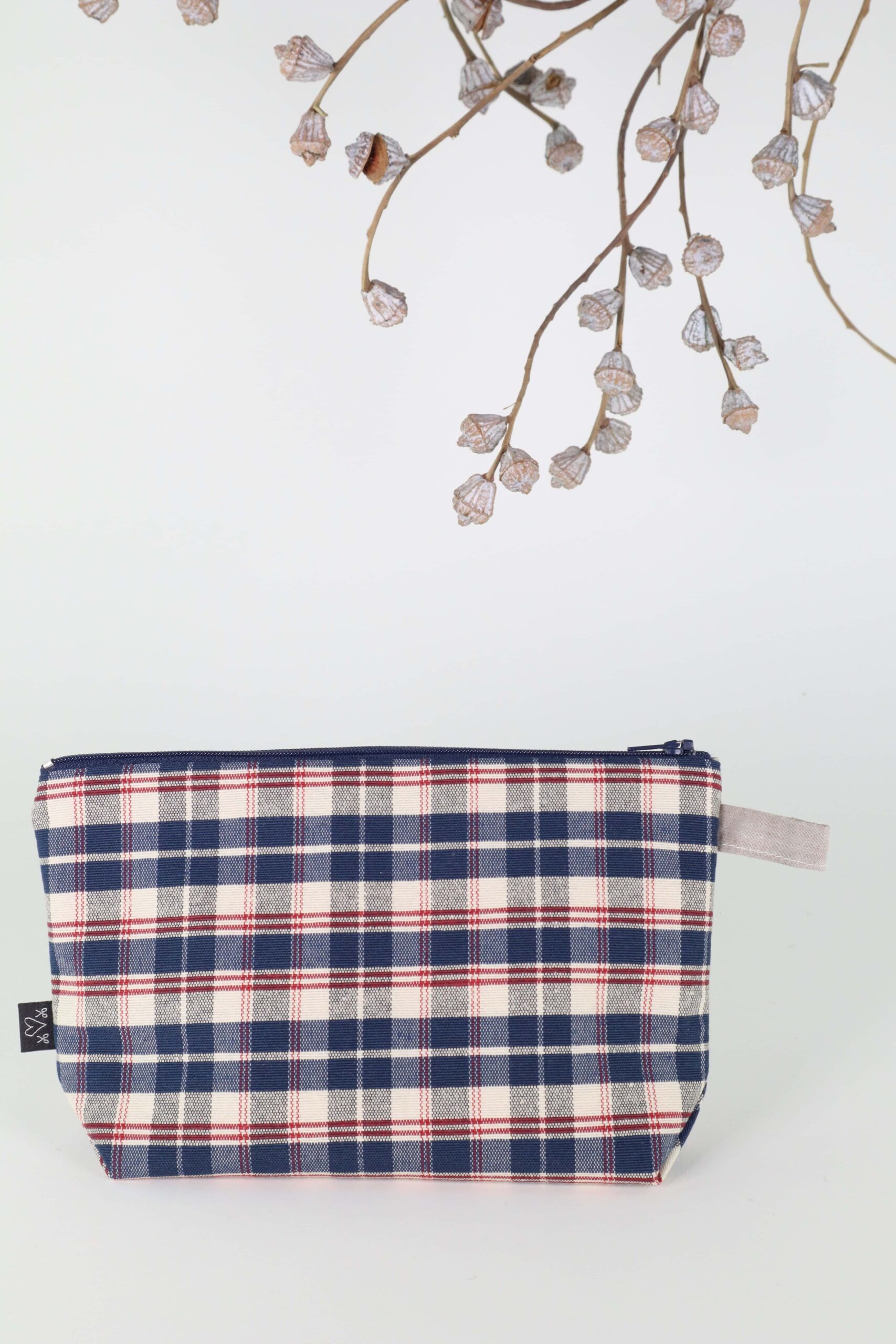 Kosmetiktasche, tasche, kosmetik, schminke, schminkzeug, utensilo, utensilio, täschchen, Kosmetiktasche, Stiftetasche, täschchen, upcycling, upgecycelt, stoff, textil, bunt, abwischbar, wachs, beschichtet, make-up, makeup, make up, beutel