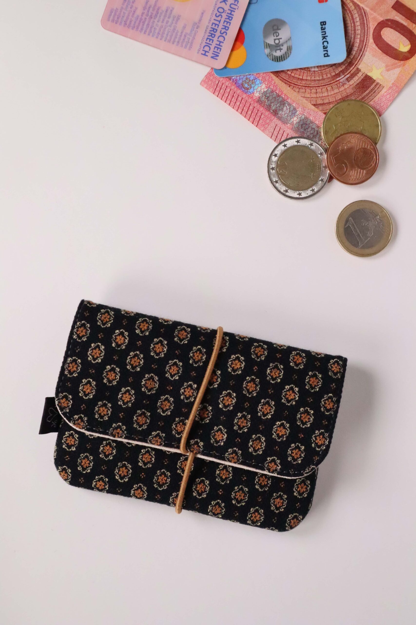 geldbörse, geldtasche, geld, geldklammer, klammer, tasche, minibörse, kleines, minitasche, upcycling, upgecycelt, upcycling, textil, textile börse, beutel, geldbeutel, stoff, textil, portmonee, portmone, portmonei, money,