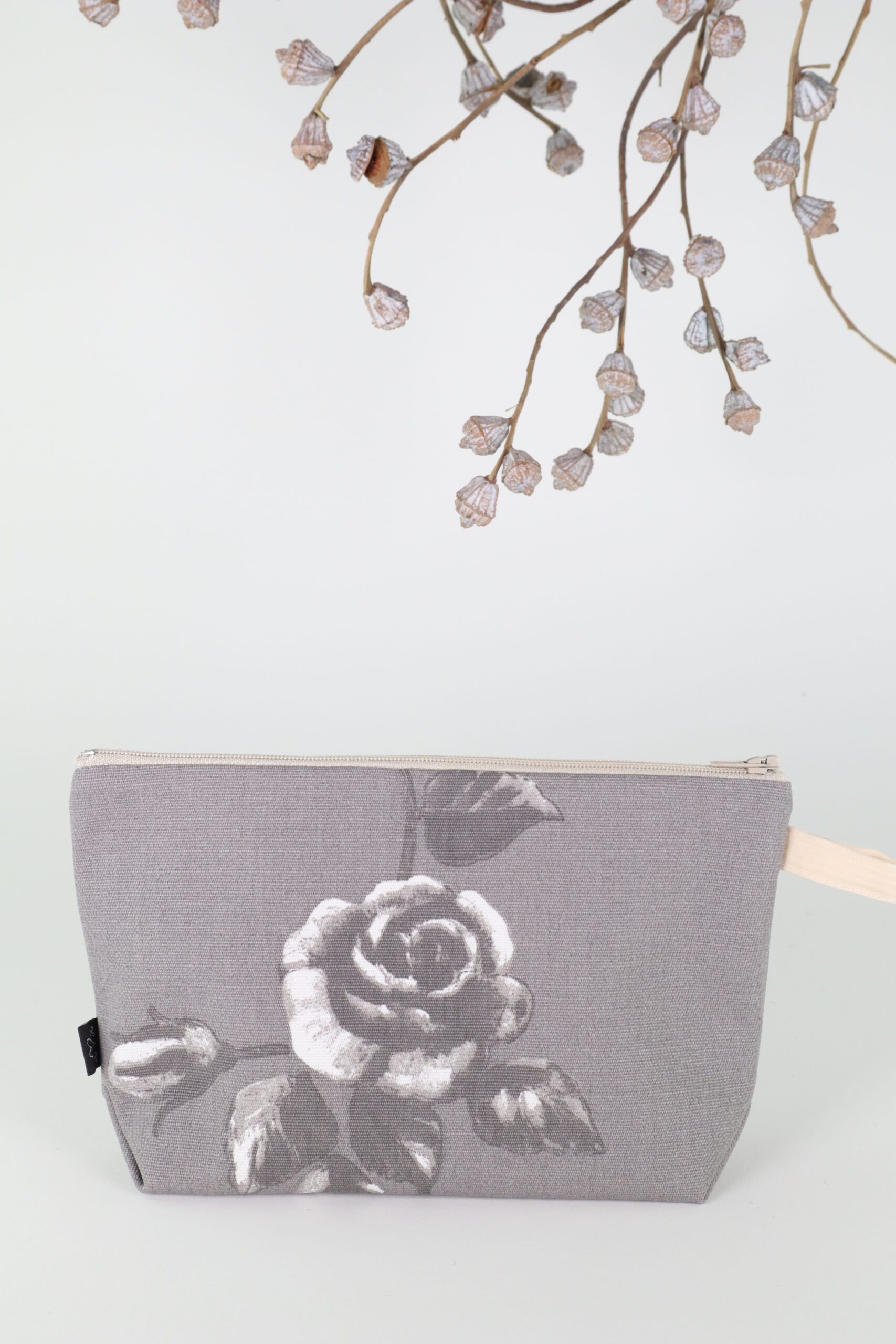 Kosmetiktasche, tasche, kosmetik, schminke, schminkzeug, utensilo, utensilio, täschchen, Kosmetiktasche, Stiftetasche, täschchen, upcycling, upgecycelt, stoff, textil, bunt, abwischbar, wachs, beschichtet, make-up, makeup, make up, beutel