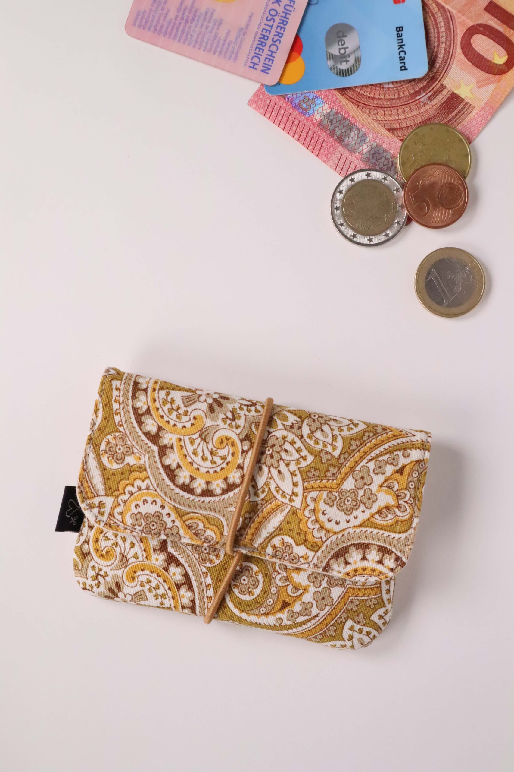 geldbörse, geldtasche, geld, geldklammer, klammer, tasche, minibörse, kleines, minitasche, upcycling, upgecycelt, upcycling, textil, textile börse, beutel, geldbeutel, stoff, textil, portmonee, portmone, portmonei, money,