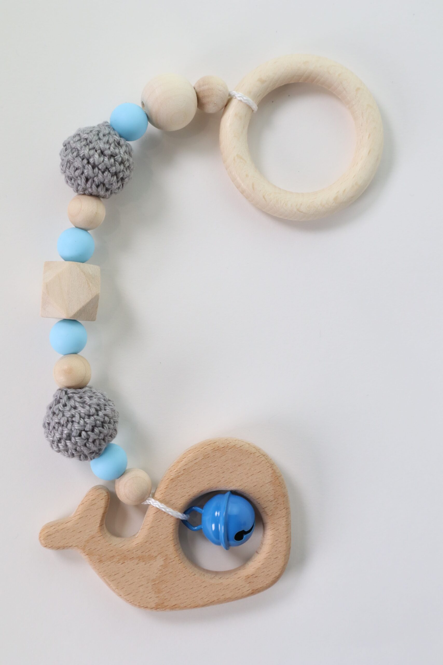 Baby, Ausstattung, babyausstattung, babygeschenk, geschenk. baby shoer, beißring, greidling, zahnen, zahnungshilfe, spielzeug, holz, natur, spiel, spiele, spielen, Spielebogen, greifring, greifen, sehen, tasten