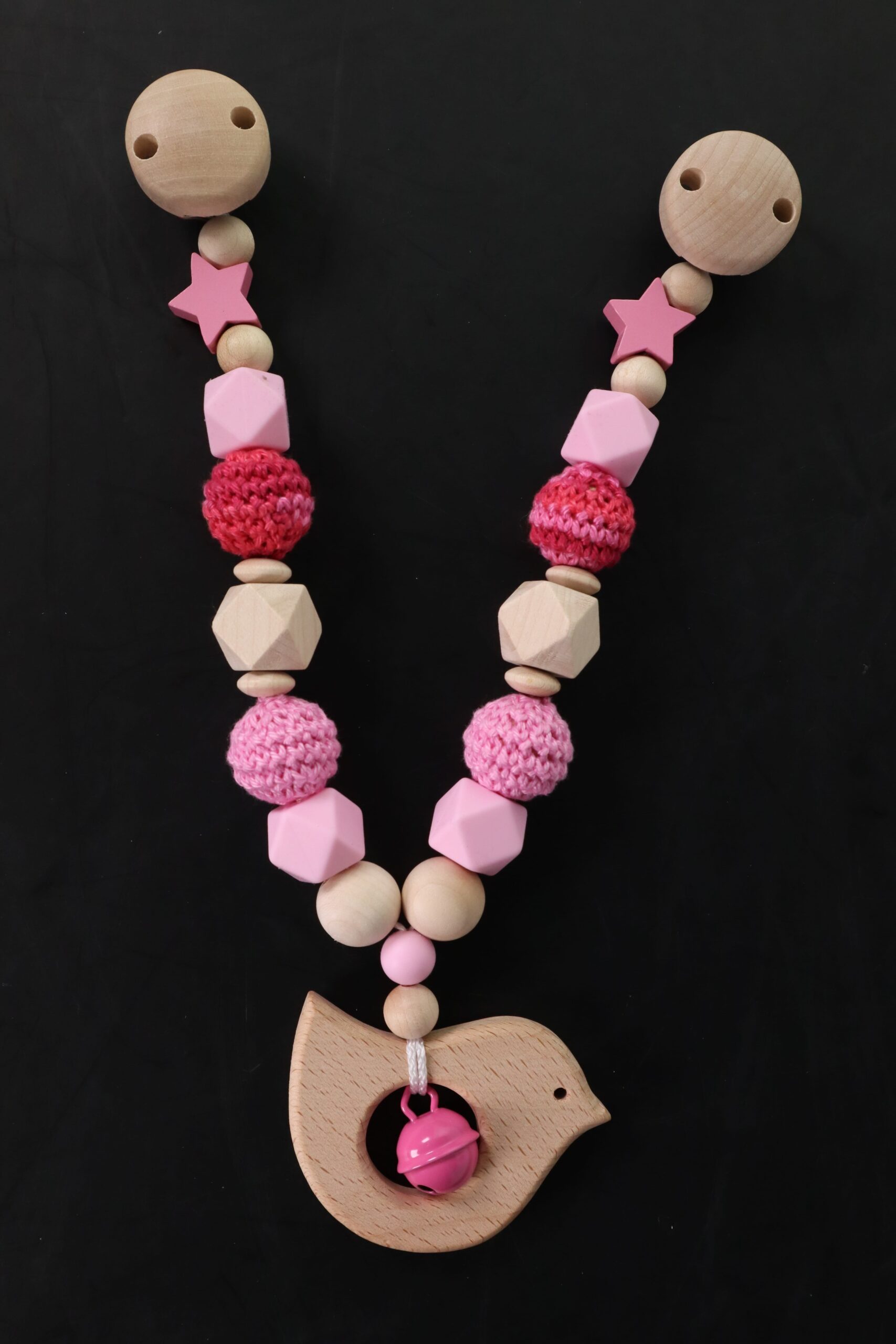 Baby, Ausstattung, babyausstattung, babygeschenk, geschenk. baby shoer, beißring, greidling, zahnen, zahnungshilfe, spielzeug, holz, natur, spiel, spiele, spielen, Spielebogen, greifring, greifen, sehen, tasten, Kinderwagen, Kinderwagenkette