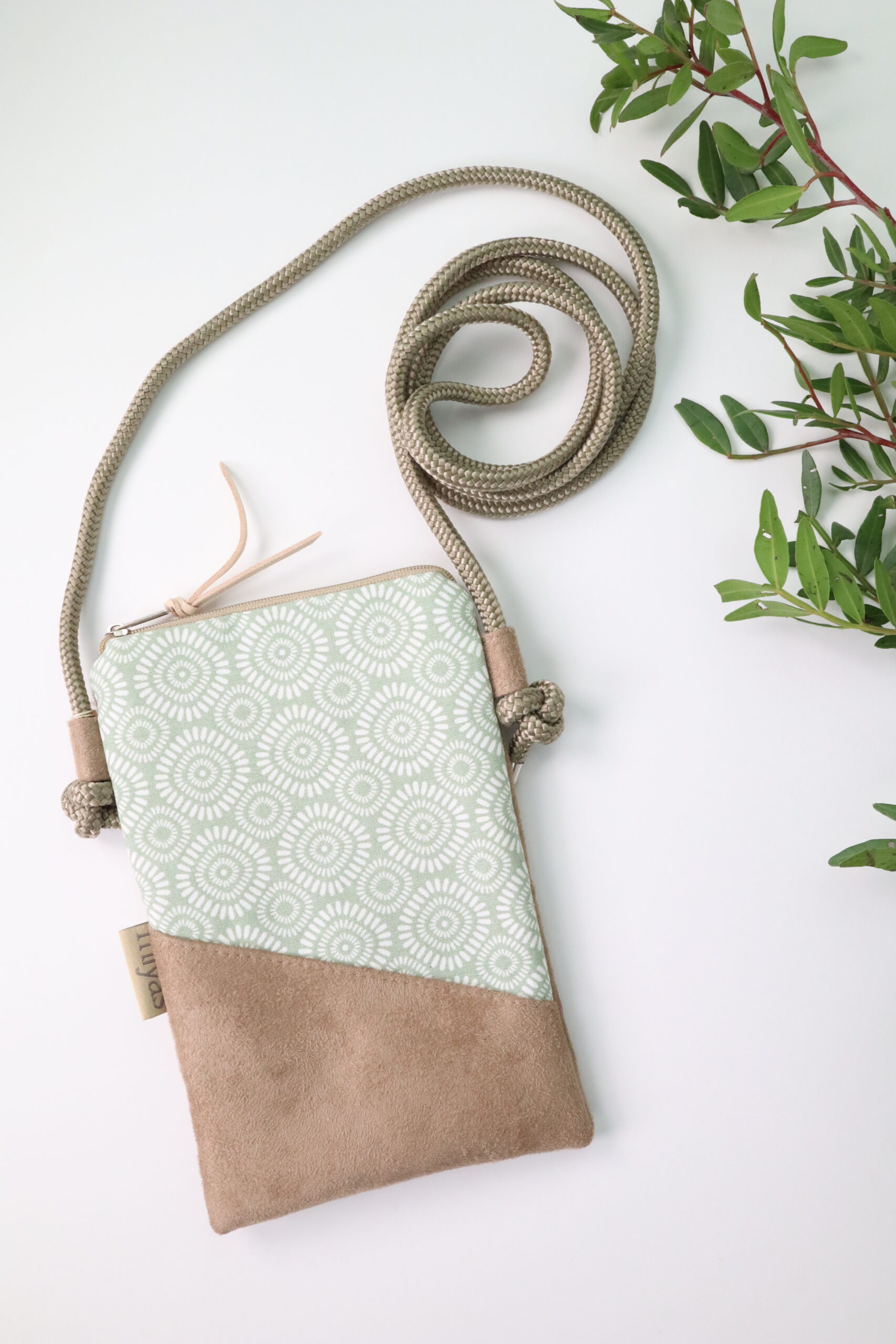 Tasche, handy, handytasche, handtasche, kleine tasche, umhängetasche, zum umhängen, modisch, trend, händy, handytrage, handybörse, umhängehandy, trendtasche, taschentrend, 2022, modisch, modische,