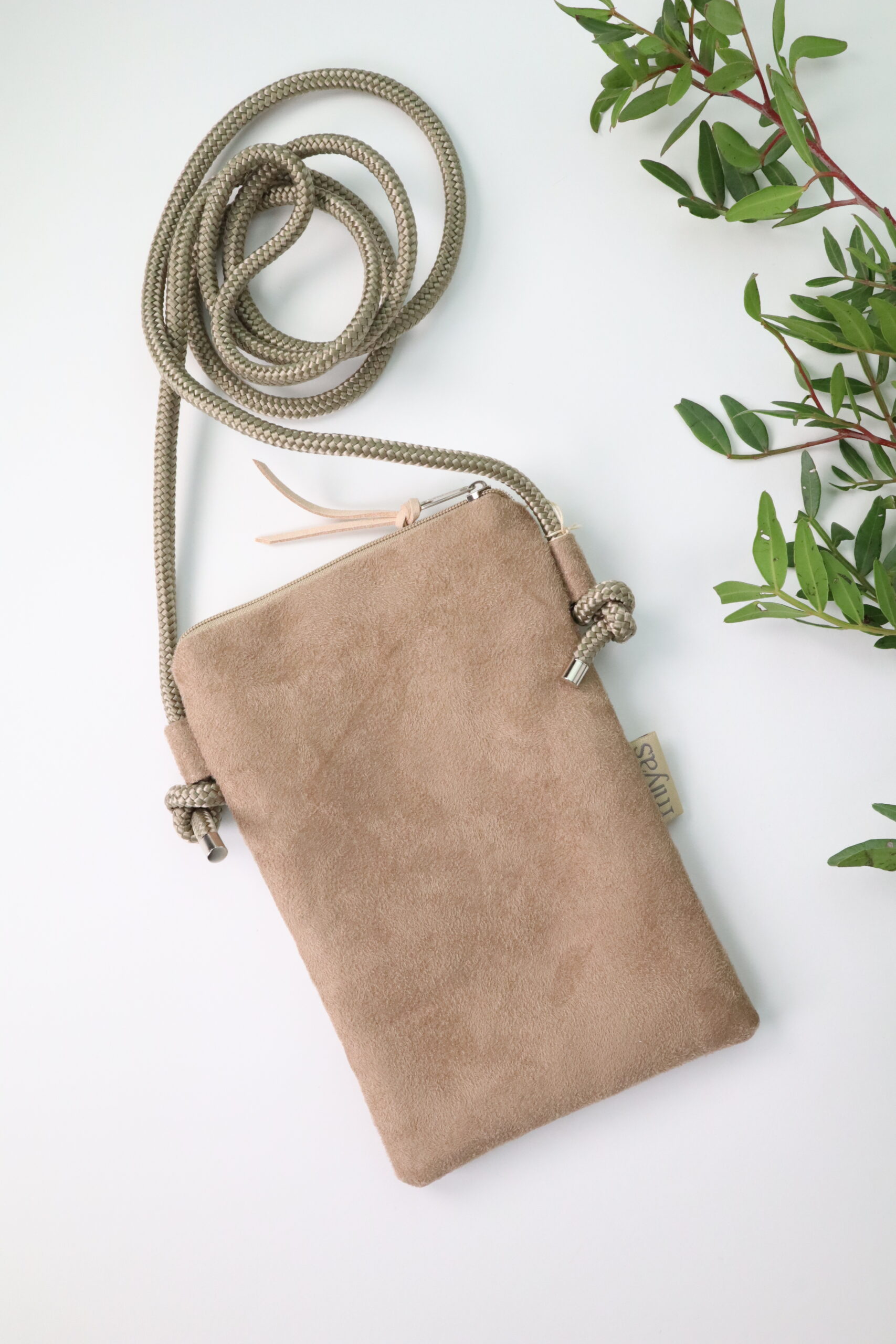 Tasche, handy, handytasche, handtasche, kleine tasche, umhängetasche, zum umhängen, modisch, trend, händy, handytrage, handybörse, umhängehandy, trendtasche, taschentrend, 2022, modisch, modische,