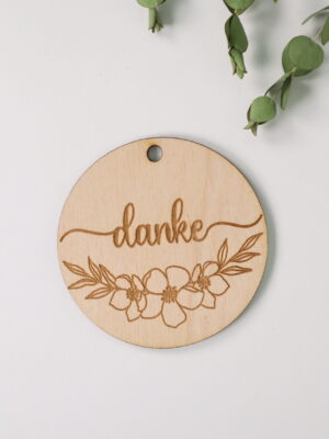 danke, dankeschön, dankesehr, bedanken, aufmerksamkeit, kleine, anhänger, geschenkanhänger, dekoanhänger, paketanhänger, blumen, holz, holzschild, holzanhänger, dekoanhänger, laser, gelasert