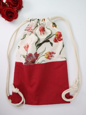 Beutel, Tasche, Beutelrucksack, Rucksackbeutel, Stoffbeutel, Turnbeutel, Turnsack, Turnsackerl, bequem, stoff, textil, upcycling, stofftasche, einkaufstasche, modisch, modern, mode, trend, blume, floral, rot, blumen, blümchen, blumenmuster