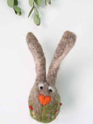 Hase, osterhase, brosche, handmade, wolle, filz, deko, anhänger, wollhase, hasenbrosche, handgefertigt, gefilzt, filzen, filzwolle, bunt, ostern, osterhase, osterhäschen, handgemacht, box, kiste, filzerin, hase, ohren, lange ohren,