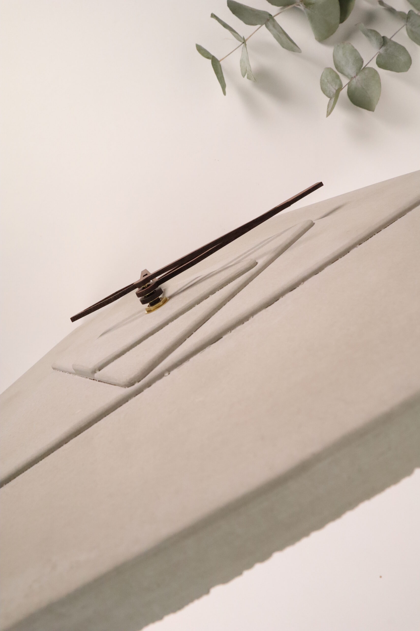 Uhr, deko, beton, home, haus, zuhause, wanduhr, betonuhr, dekoration, innenausstattung, modern, trend, modisch, cool, grau, industrie, industrial, einzigartig, ungewöhnlich, wohnzimmer, zimmer, coole, design, moderne, modernes, trendig, zeiger, zeigern, zahlen, ziffern, trenduhr, uhrtrend, uhrentrend