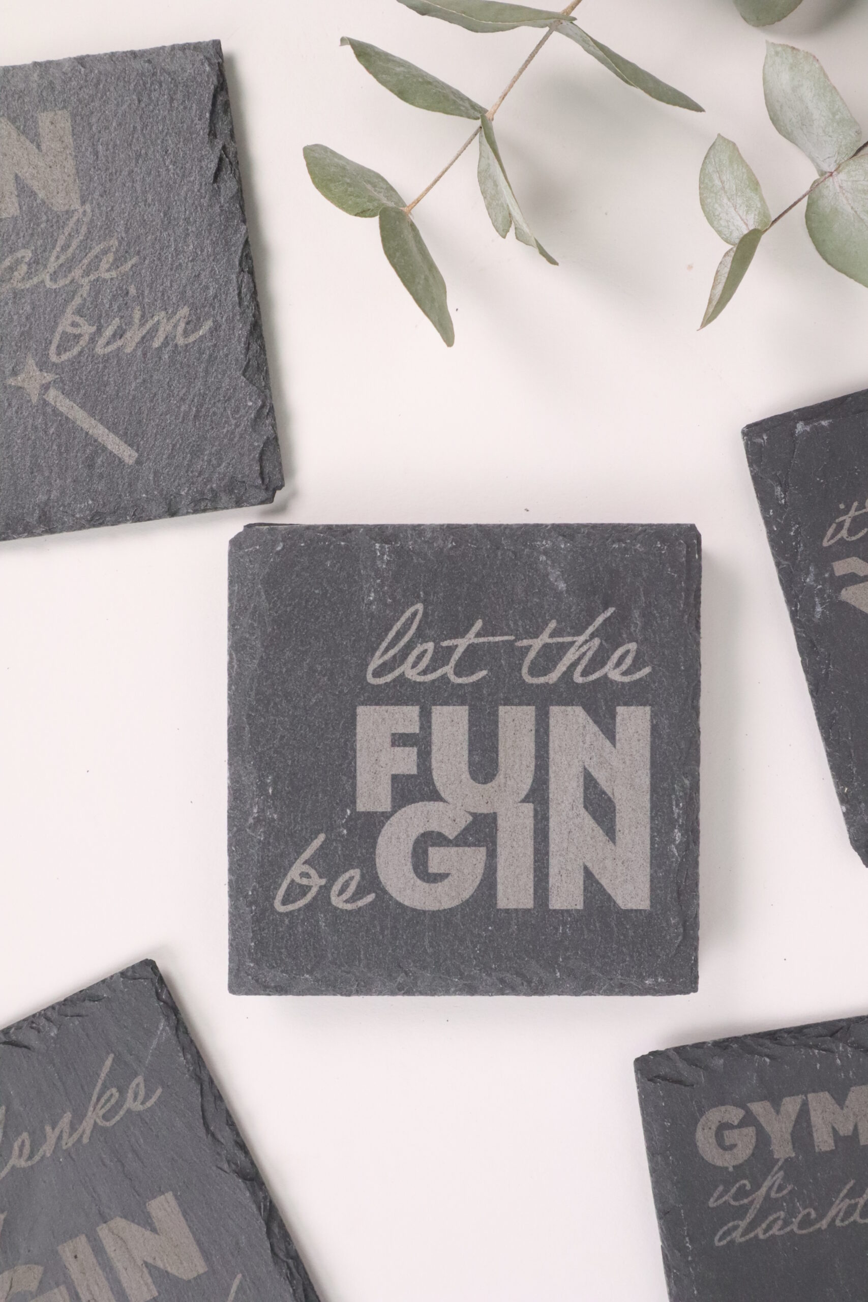 untersetzer, schiefer, getränk, getränkeuntersetzer, schieferuntersetzer, grau, modern, trend, bar, drinks, alkohol, cocktail, wein, bier, gin, whiskey, drinks, drink, nightout, bar, barzubehör, getränke, liebhaber, ginlover, gintonic, gin-tonic, cool, modisch,