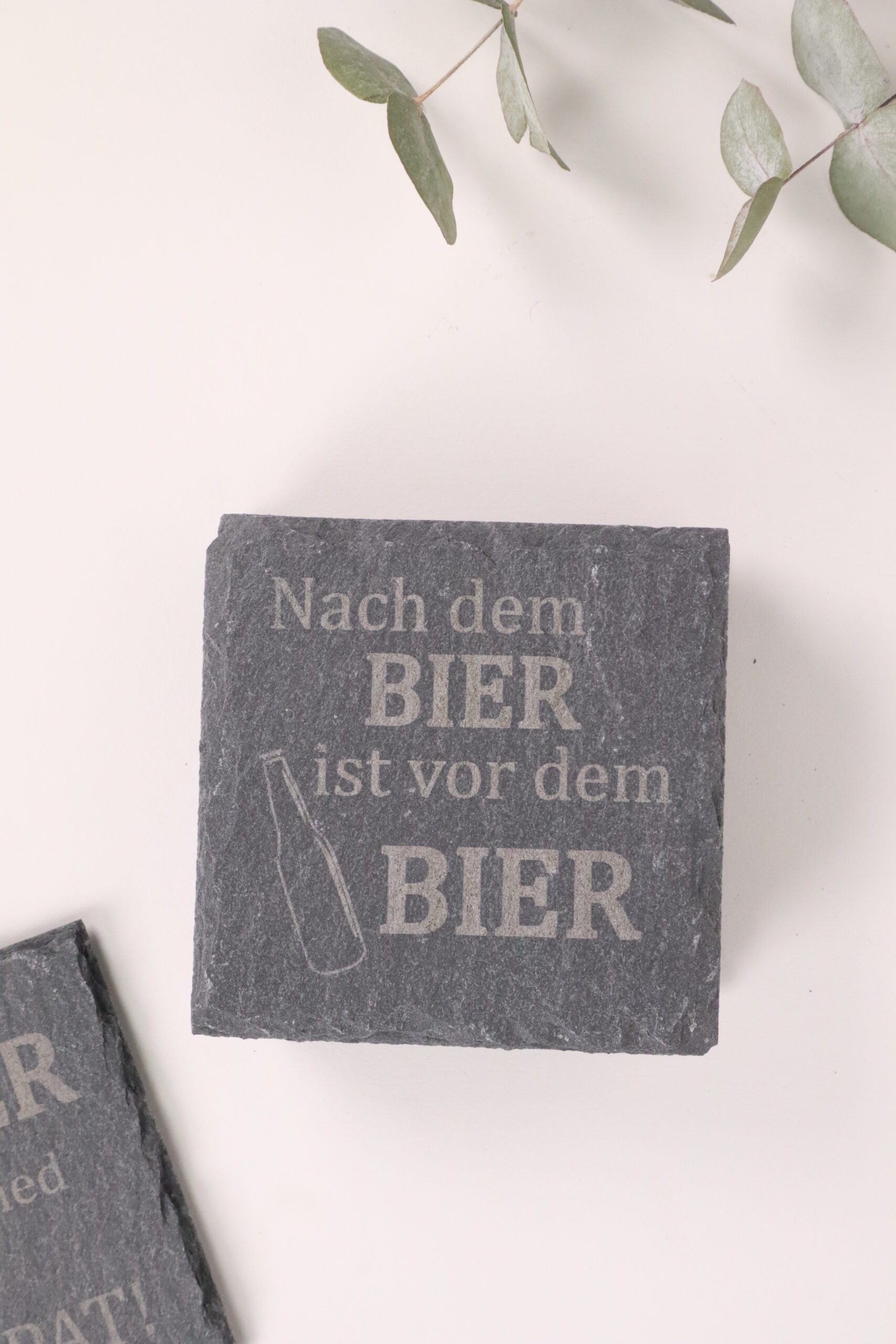 untersetzer, schiefer, getränk, getränkeuntersetzer, schieferuntersetzer, grau, modern, trend, bar, drinks, alkohol, cocktail, wein, bier, gin, whiskey, drinks, drink, nightout, bar, barzubehör, getränke, liebhaber, ginlover, gintonic, gin-tonic, cool, modisch,