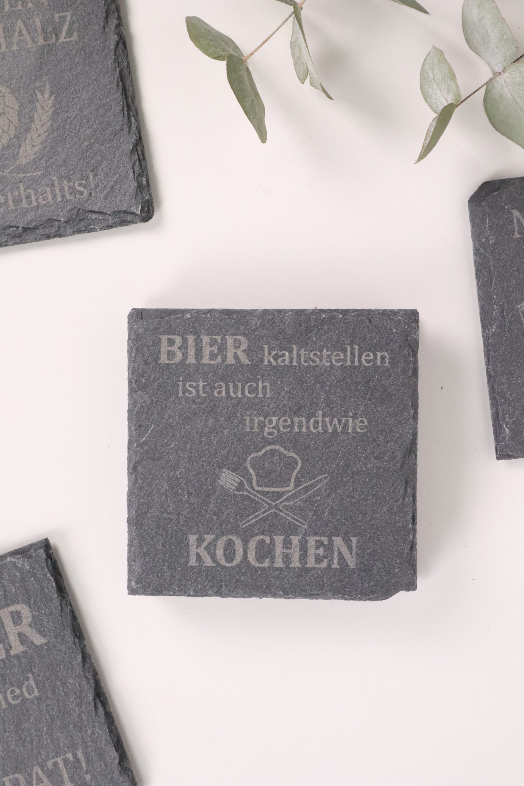 untersetzer, schiefer, getränk, getränkeuntersetzer, schieferuntersetzer, grau, modern, trend, bar, drinks, alkohol, cocktail, wein, bier, gin, whiskey, drinks, drink, nightout, bar, barzubehör, getränke, liebhaber, ginlover, gintonic, gin-tonic, cool, modisch,