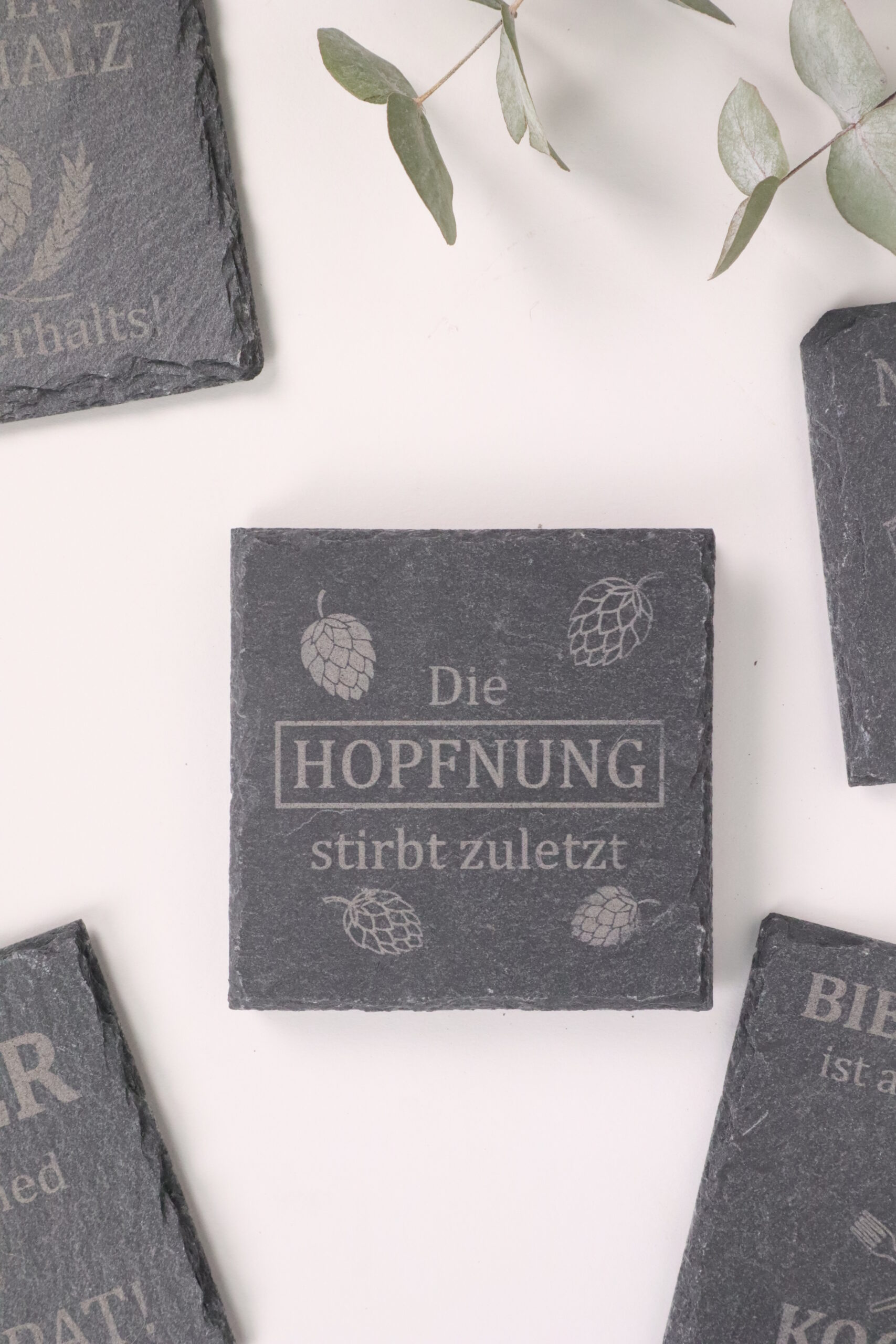 untersetzer, schiefer, getränk, getränkeuntersetzer, schieferuntersetzer, grau, modern, trend, bar, drinks, alkohol, cocktail, wein, bier, gin, whiskey, drinks, drink, nightout, bar, barzubehör, getränke, liebhaber, ginlover, gintonic, gin-tonic, cool, modisch,