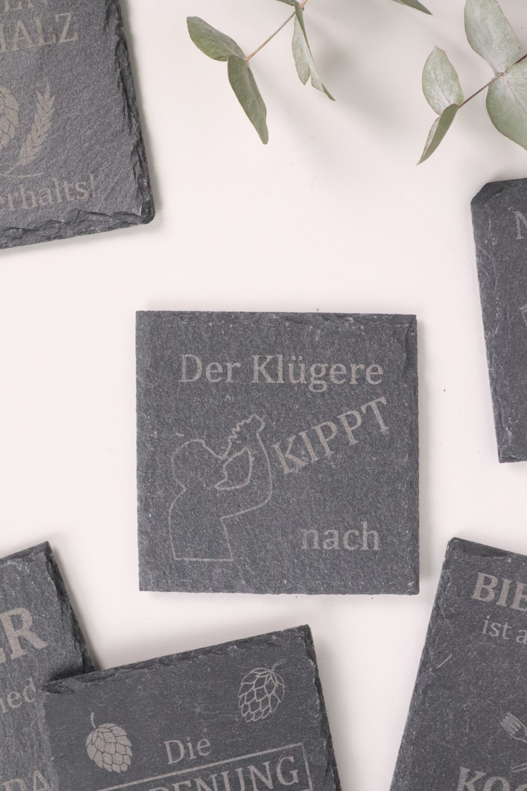 untersetzer, schiefer, getränk, getränkeuntersetzer, schieferuntersetzer, grau, modern, trend, bar, drinks, alkohol, cocktail, wein, bier, gin, whiskey, drinks, drink, nightout, bar, barzubehör, getränke, liebhaber, ginlover, gintonic, gin-tonic, cool, modisch,