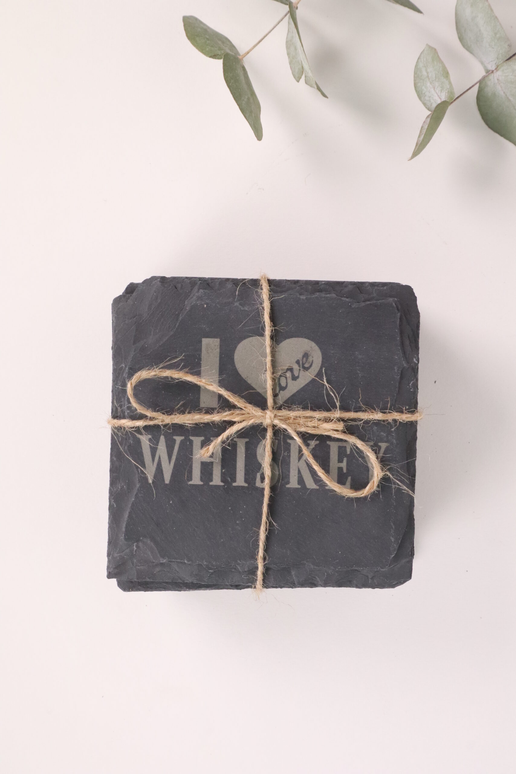 untersetzer, schiefer, getränk, getränkeuntersetzer, schieferuntersetzer, grau, modern, trend, bar, drinks, alkohol, cocktail, wein, bier, gin, whiskey, drinks, drink, nightout, bar, barzubehör, getränke, liebhaber, ginlover, gintonic, gin-tonic, cool, modisch, whiskey, whiskeytime, whiskeylover, lover, i, love, hobby