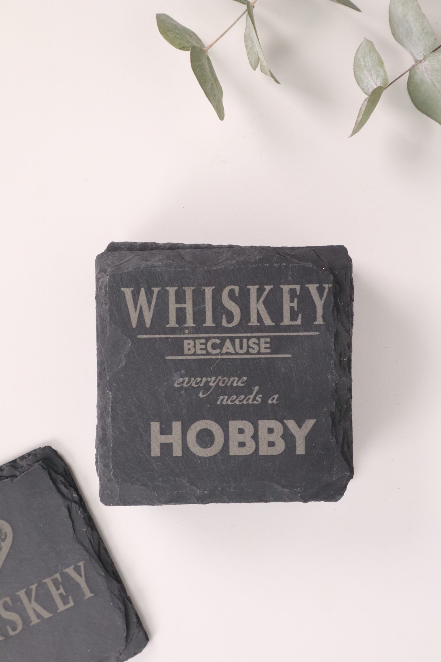 untersetzer, schiefer, getränk, getränkeuntersetzer, schieferuntersetzer, grau, modern, trend, bar, drinks, alkohol, cocktail, wein, bier, gin, whiskey, drinks, drink, nightout, bar, barzubehör, getränke, liebhaber, ginlover, gintonic, gin-tonic, cool, modisch, whiskey, whiskeytime, whiskeylover, lover, i, love, hobby