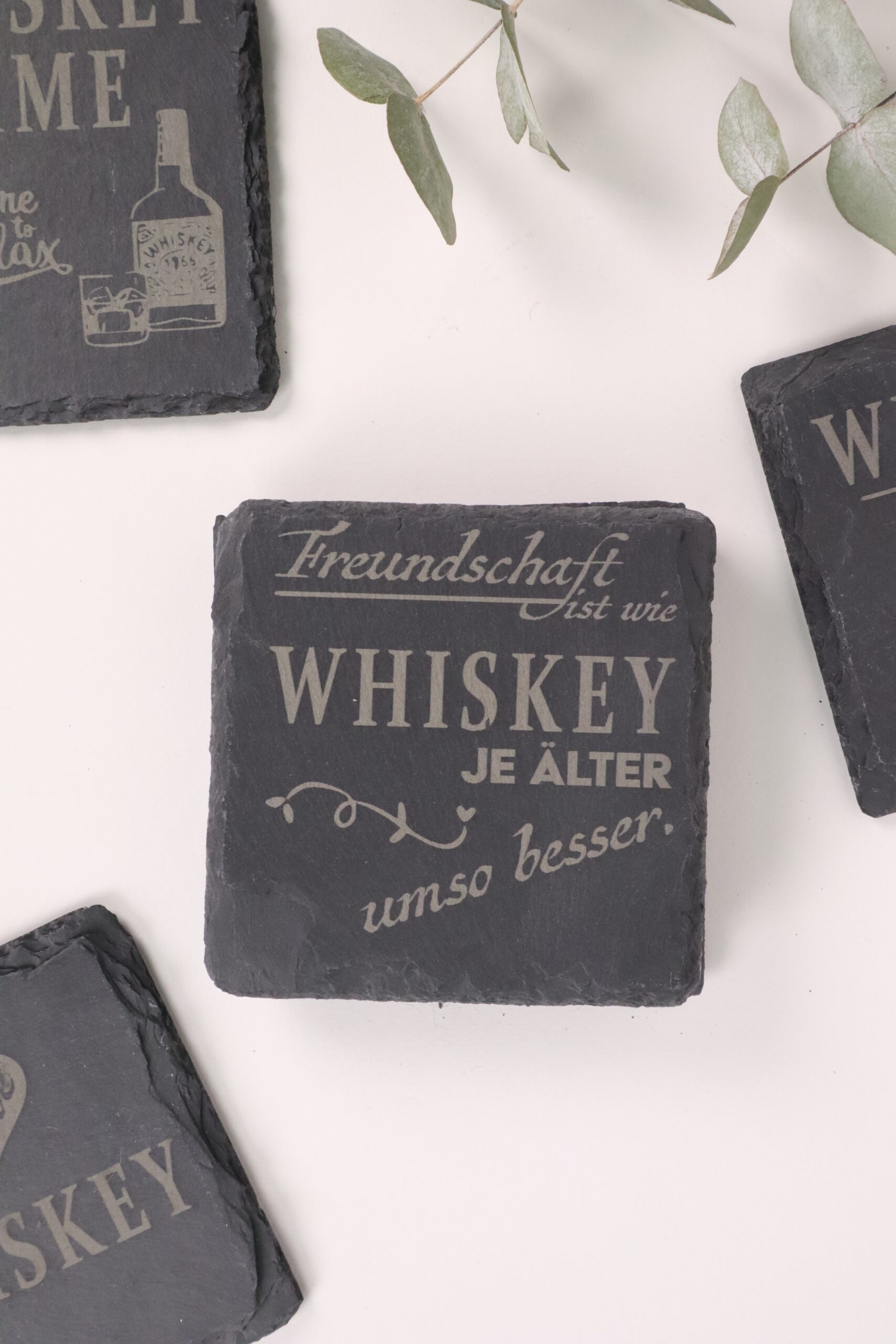 untersetzer, schiefer, getränk, getränkeuntersetzer, schieferuntersetzer, grau, modern, trend, bar, drinks, alkohol, cocktail, wein, bier, gin, whiskey, drinks, drink, nightout, bar, barzubehör, getränke, liebhaber, ginlover, gintonic, gin-tonic, cool, modisch, whiskey, whiskeytime, whiskeylover, lover, i, love, hobby