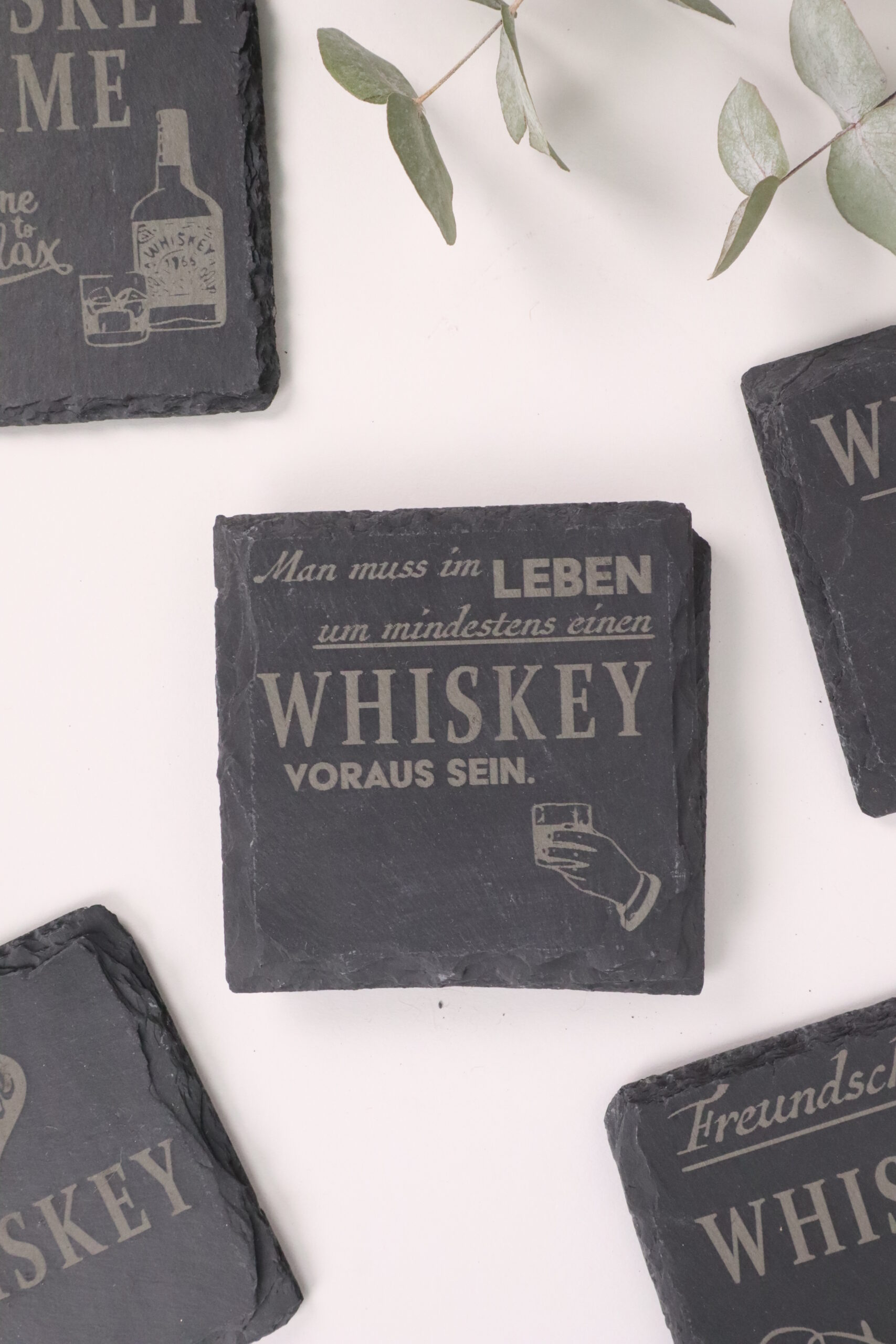 untersetzer, schiefer, getränk, getränkeuntersetzer, schieferuntersetzer, grau, modern, trend, bar, drinks, alkohol, cocktail, wein, bier, gin, whiskey, drinks, drink, nightout, bar, barzubehör, getränke, liebhaber, ginlover, gintonic, gin-tonic, cool, modisch, whiskey, whiskeytime, whiskeylover, lover, i, love, hobby