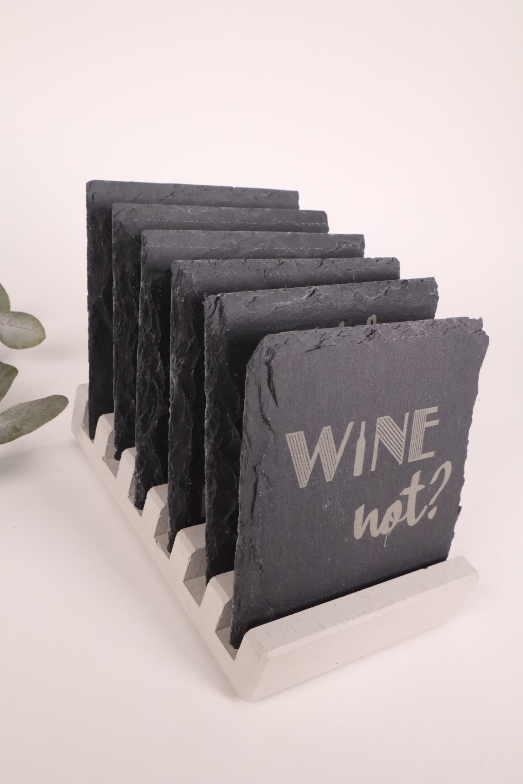 untersetzer, schiefer, getränk, getränkeuntersetzer, schieferuntersetzer, grau, modern, trend, bar, drinks, alkohol, cocktail, wein, bier, gin, whiskey, drinks, drink, nightout, bar, barzubehör, getränke, liebhaber, ginlover, gintonic, gin-tonic, cool, modisch, whiskey, whiskeytime, whiskeylover, lover, i, love, hobby