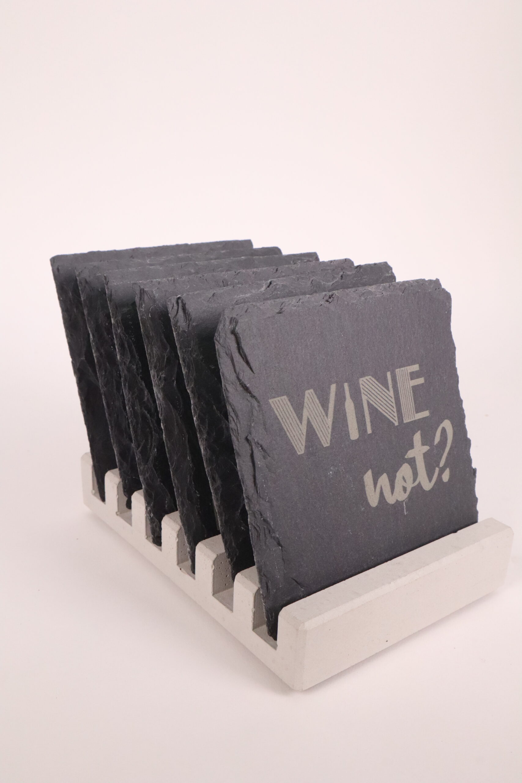 untersetzer, schiefer, getränk, getränkeuntersetzer, schieferuntersetzer, grau, modern, trend, bar, drinks, alkohol, cocktail, wein, bier, gin, whiskey, drinks, drink, nightout, bar, barzubehör, getränke, liebhaber, ginlover, gintonic, gin-tonic, cool, modisch, whiskey, whiskeytime, whiskeylover, lover, i, love, hobby